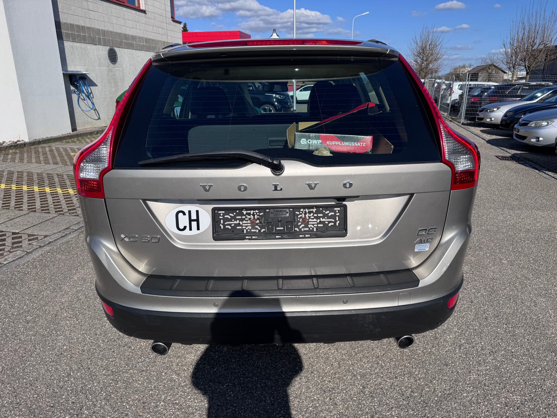 VOLVO XC60 D5 AWD Momentum-image-4