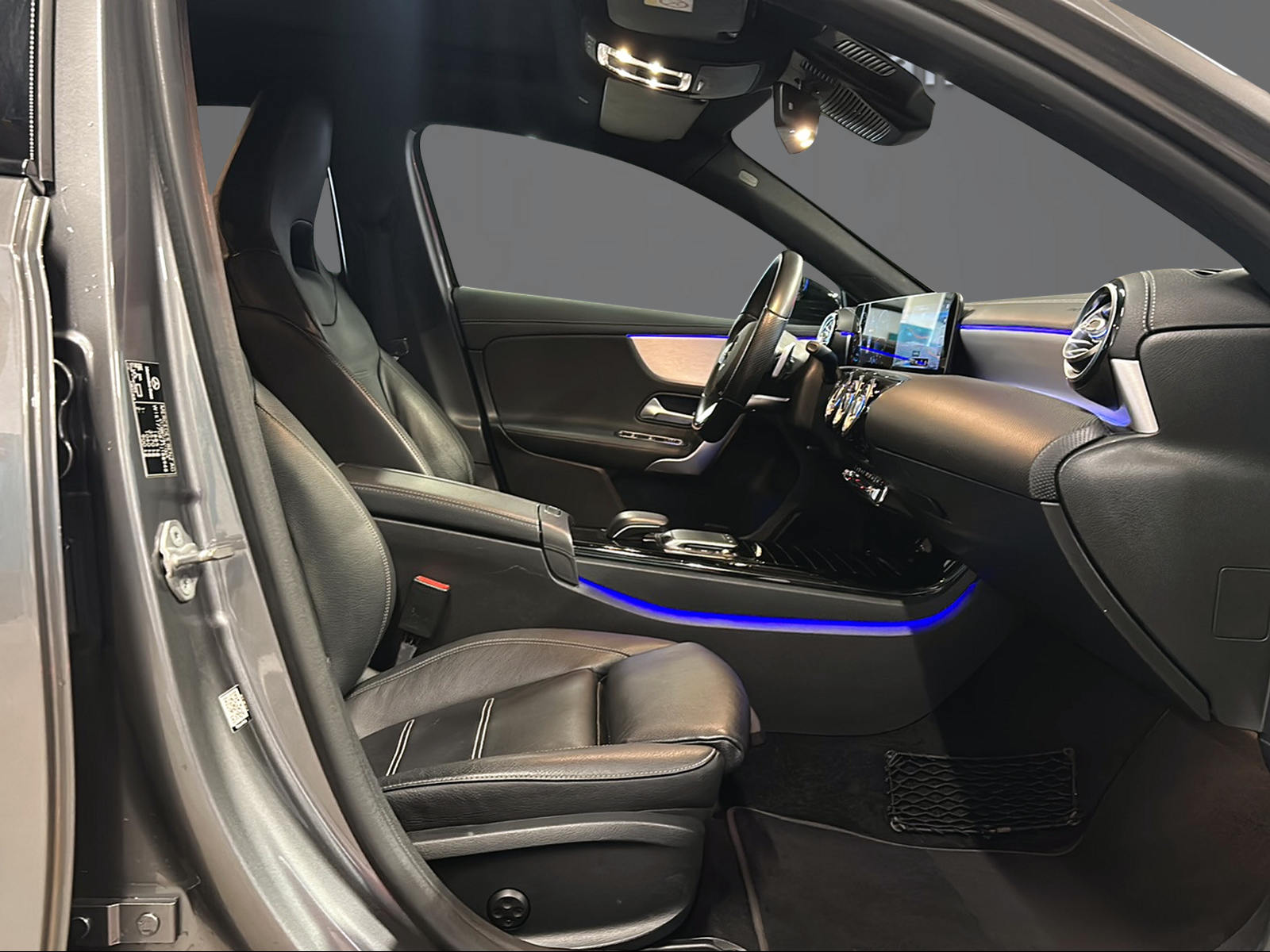 MERCEDES-BENZ A 200 AMG Line 7G-DCT-image-10
