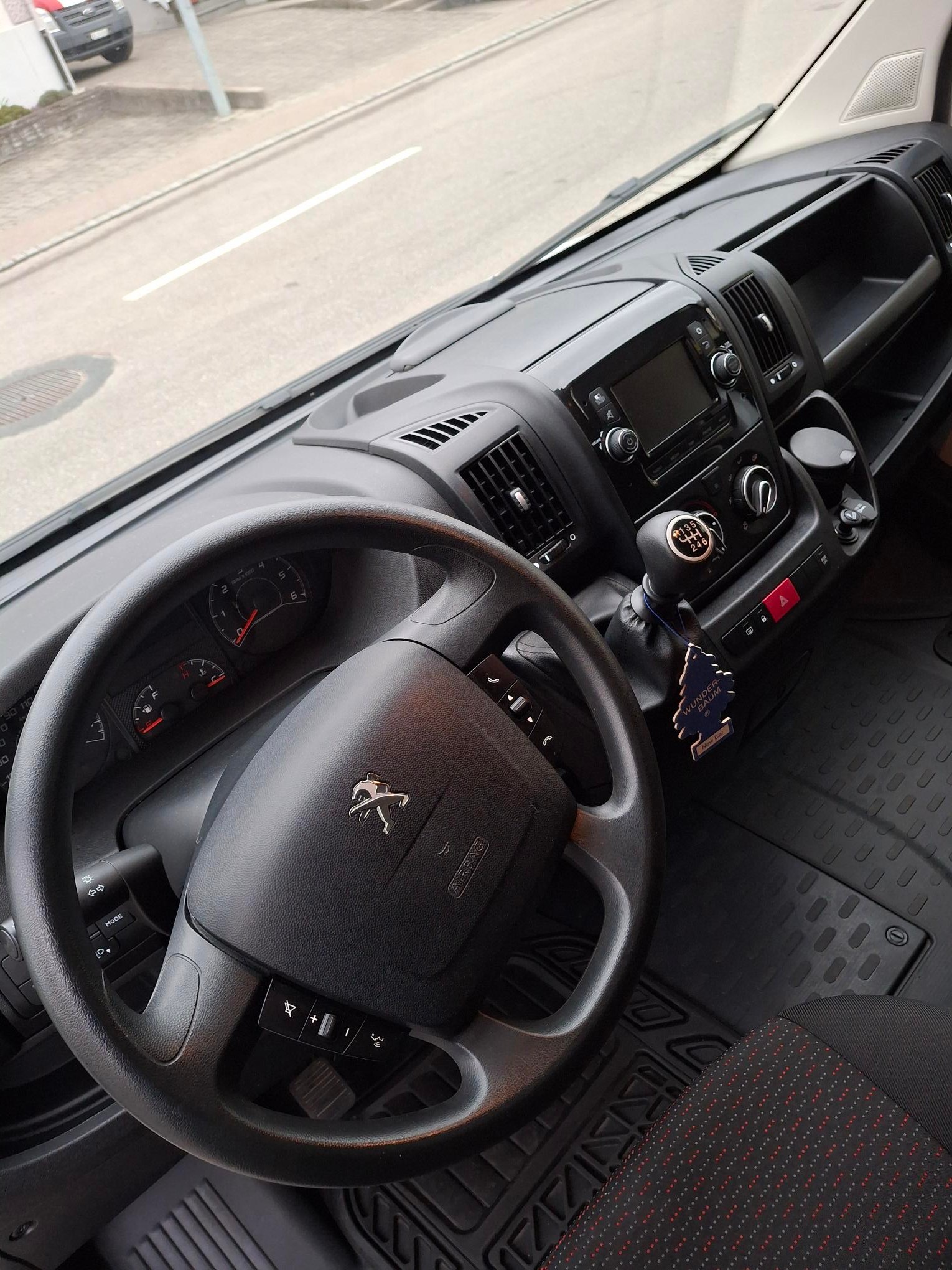 PEUGEOT L4H3-image-8