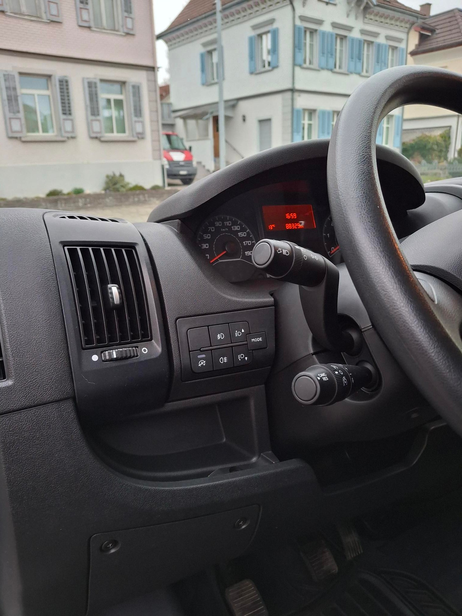 PEUGEOT L4H3-image-6