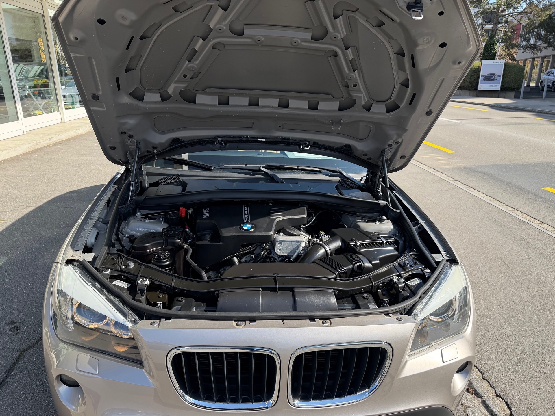 BMW X1 xDrive 20i Steptronic-image-9