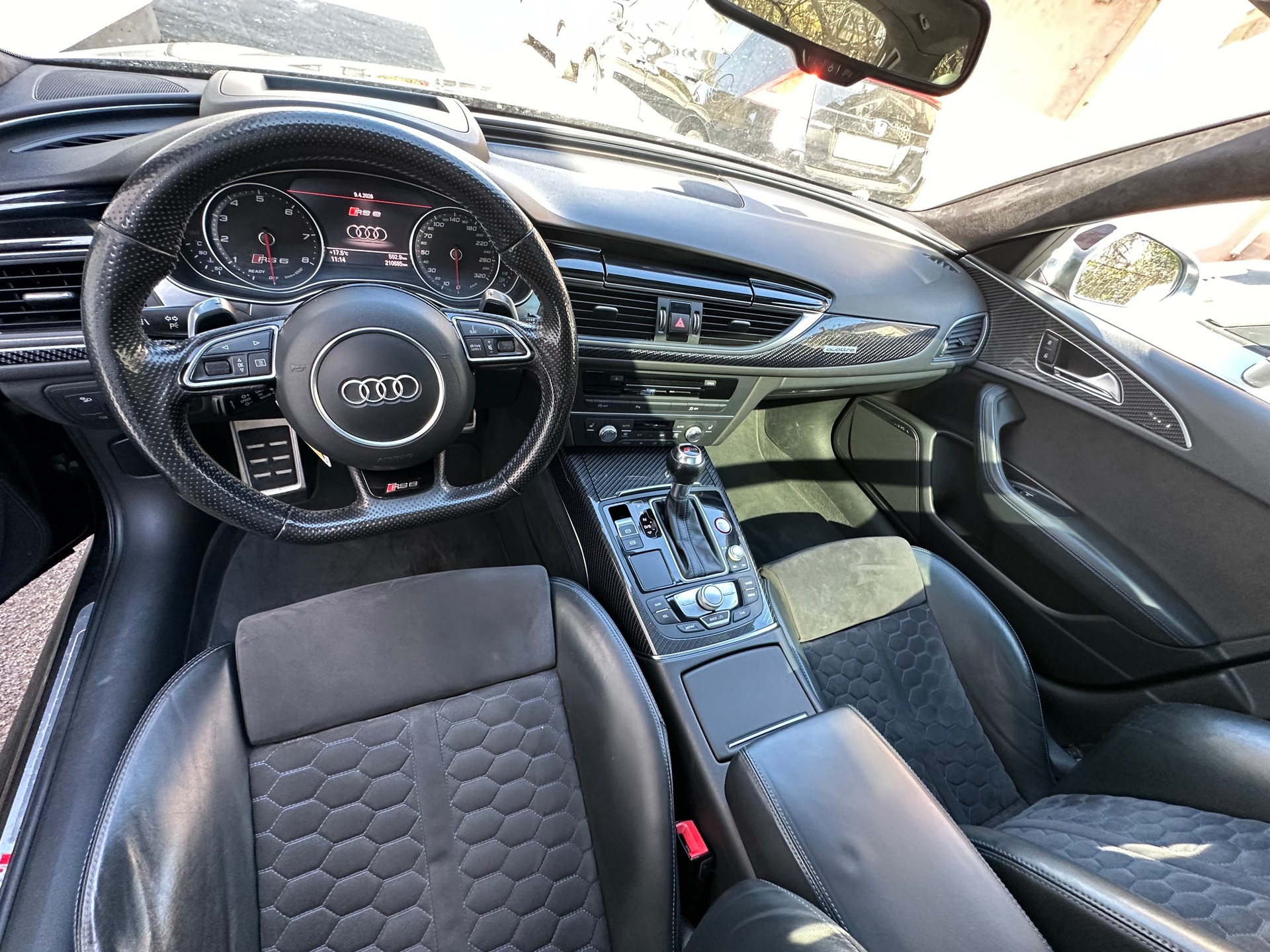 AUDI RS6 Avant 4.0 TFSI V8 performance quattro-image-6