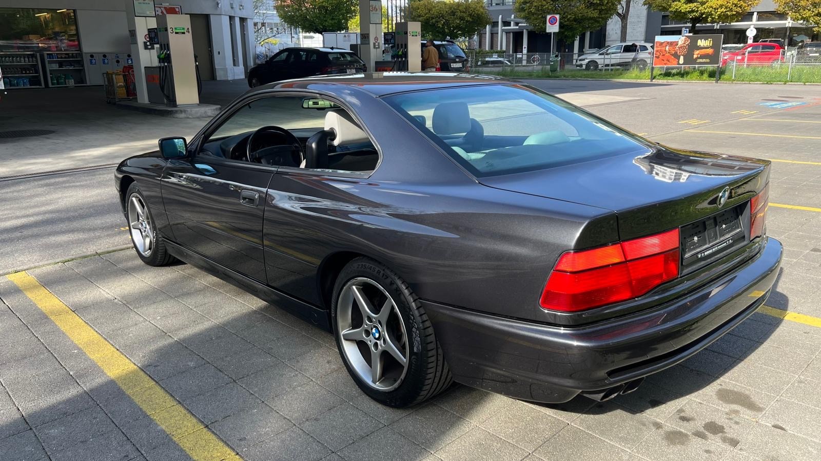 BMW 850i A-image-6