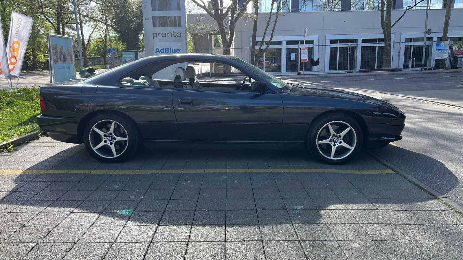 BMW 850i A-image-3