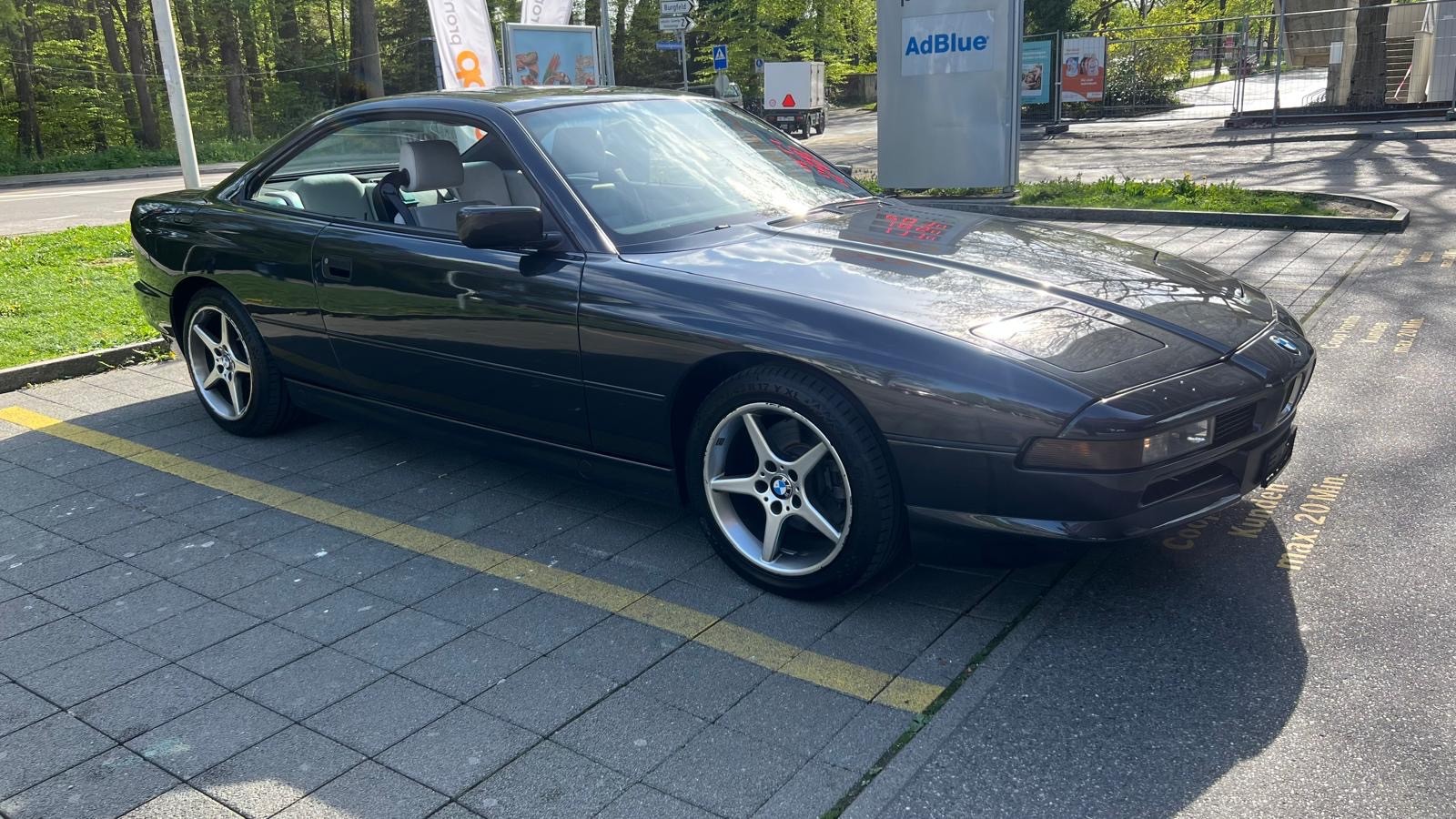 BMW 850i A-image-1