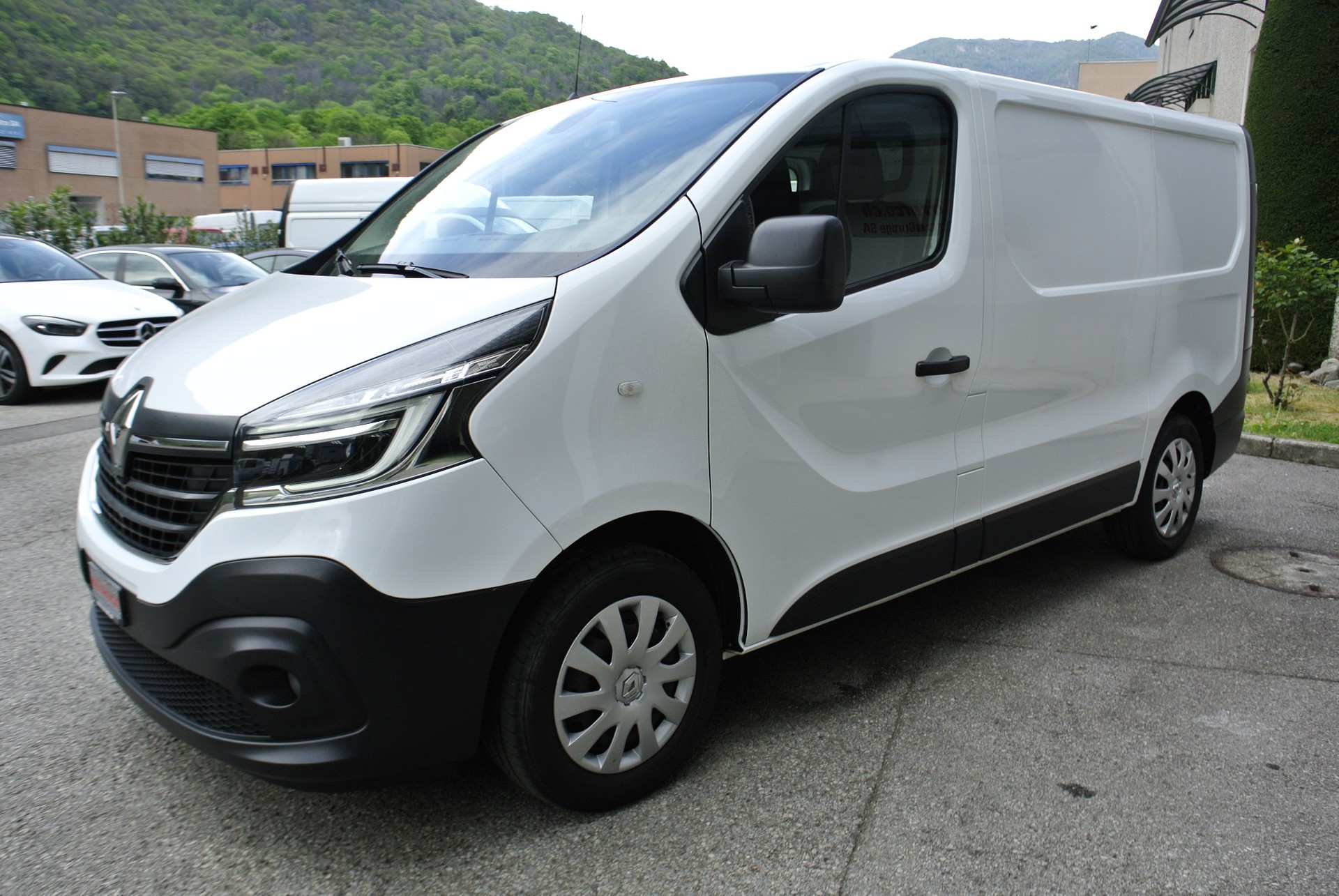 RENAULT Trafic 2.0 Energy dCi 120 3.0t Business L1H1-showroom-element-2