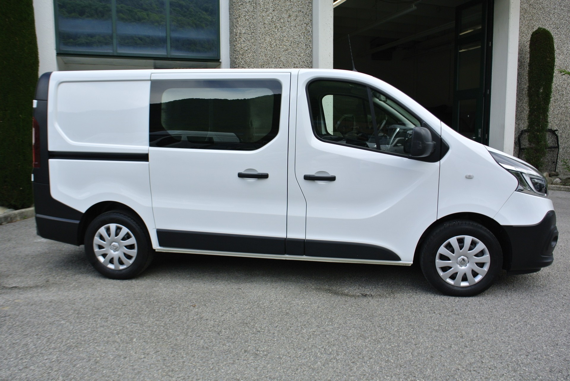 RENAULT Trafic 2.0 Energy dCi 120 3.0t Business L1H1-image-5