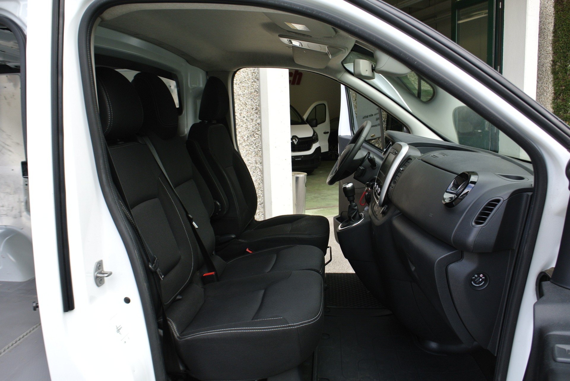 RENAULT Trafic 2.0 Energy dCi 120 3.0t Business L1H1-image-17