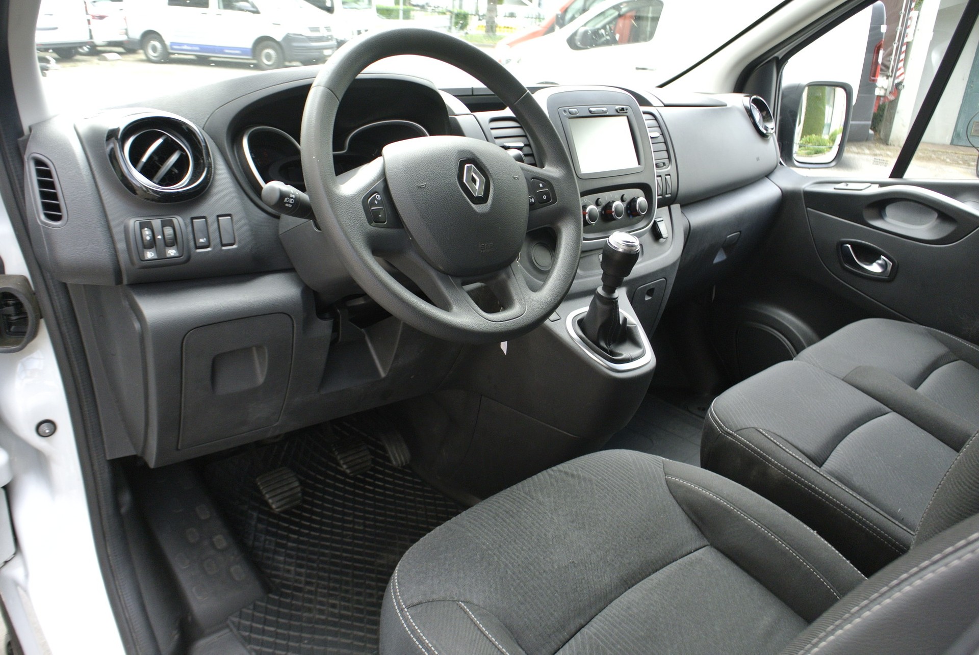 RENAULT Trafic 2.0 Energy dCi 120 3.0t Business L1H1-image-13