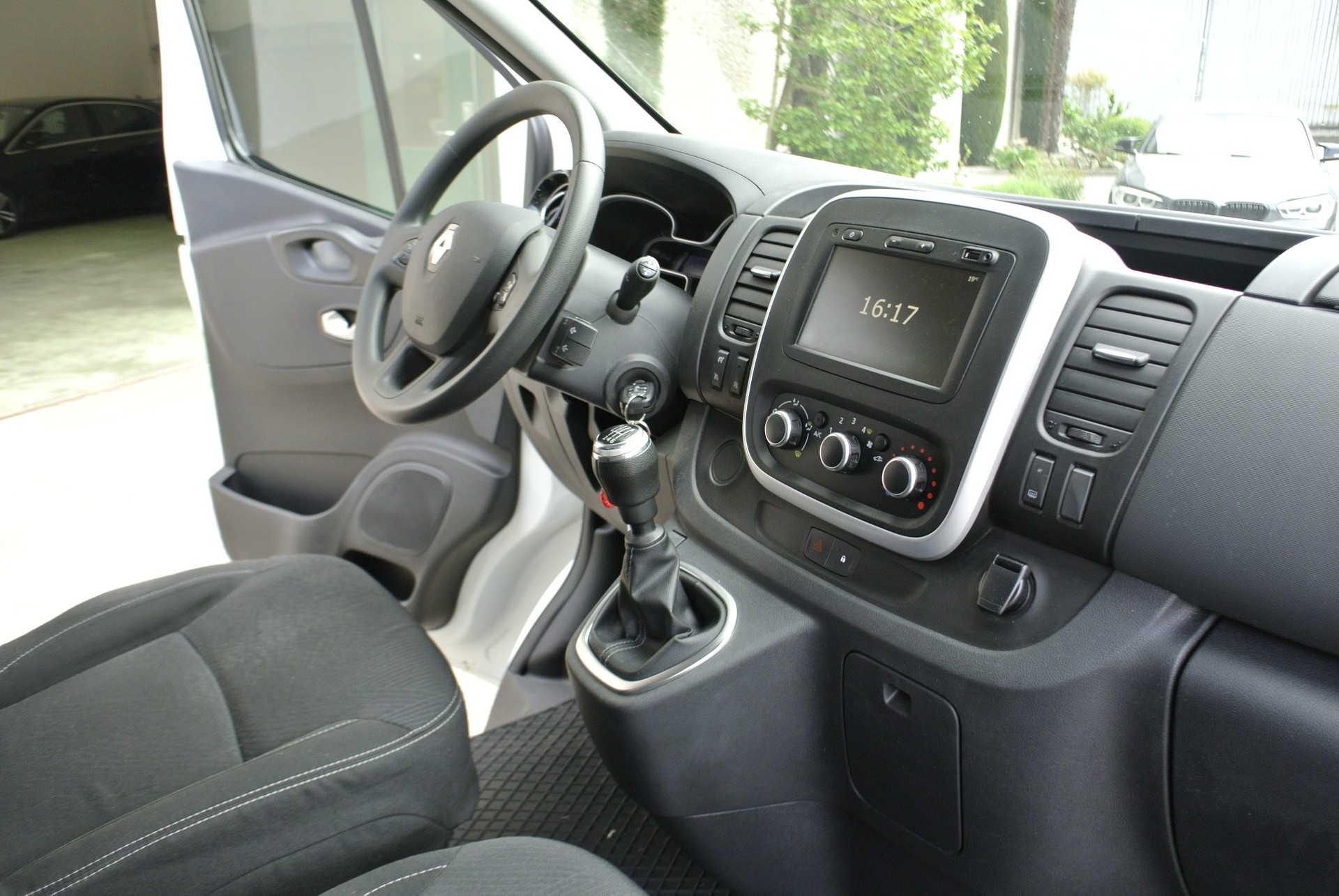 RENAULT Trafic 2.0 Energy dCi 120 3.0t Business L1H1-image-19