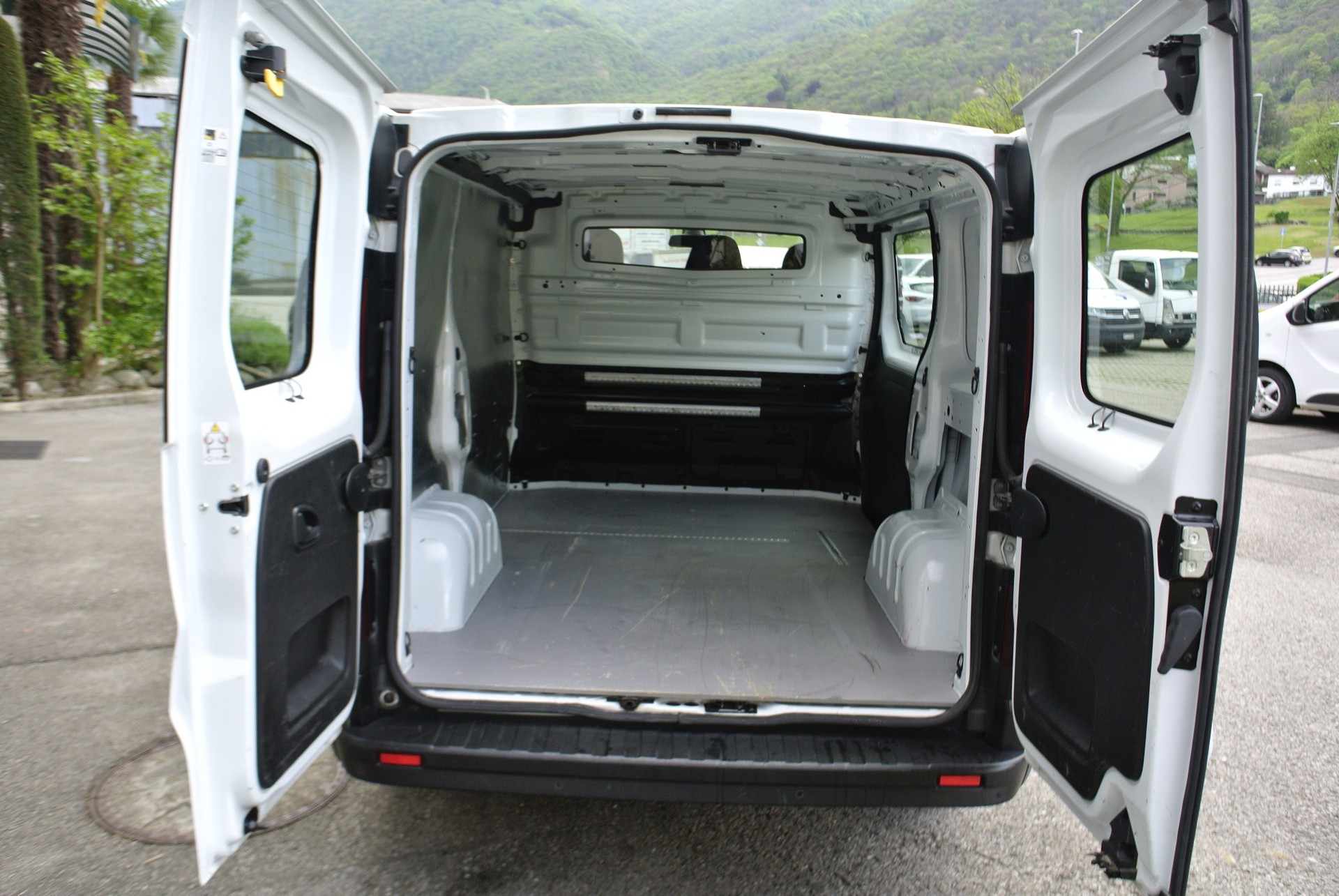 RENAULT Trafic 2.0 Energy dCi 120 3.0t Business L1H1-image-14