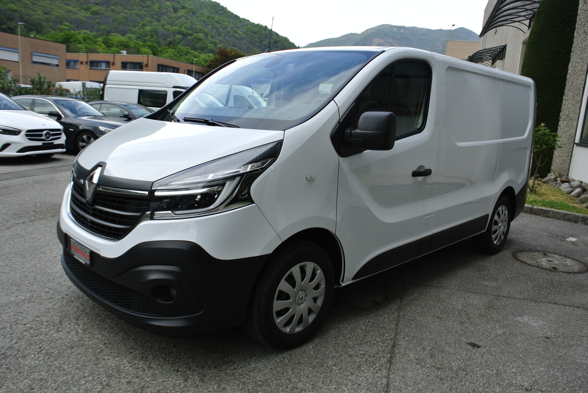 RENAULT Trafic 2.0 Energy dCi 120 3.0t Business L1H1-image-10