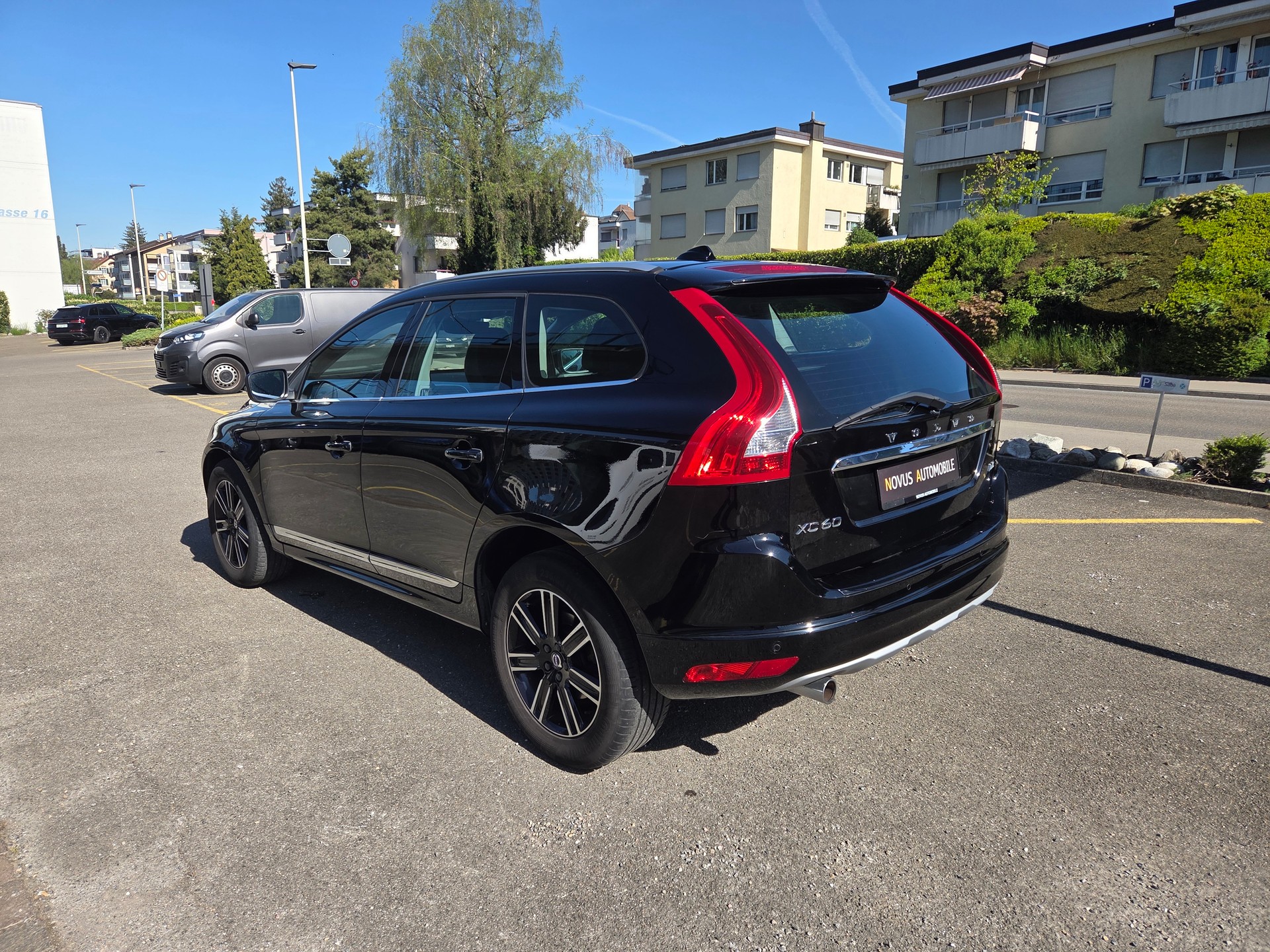 VOLVO XC60 D4 Executive Geartronic-showroom-element-2