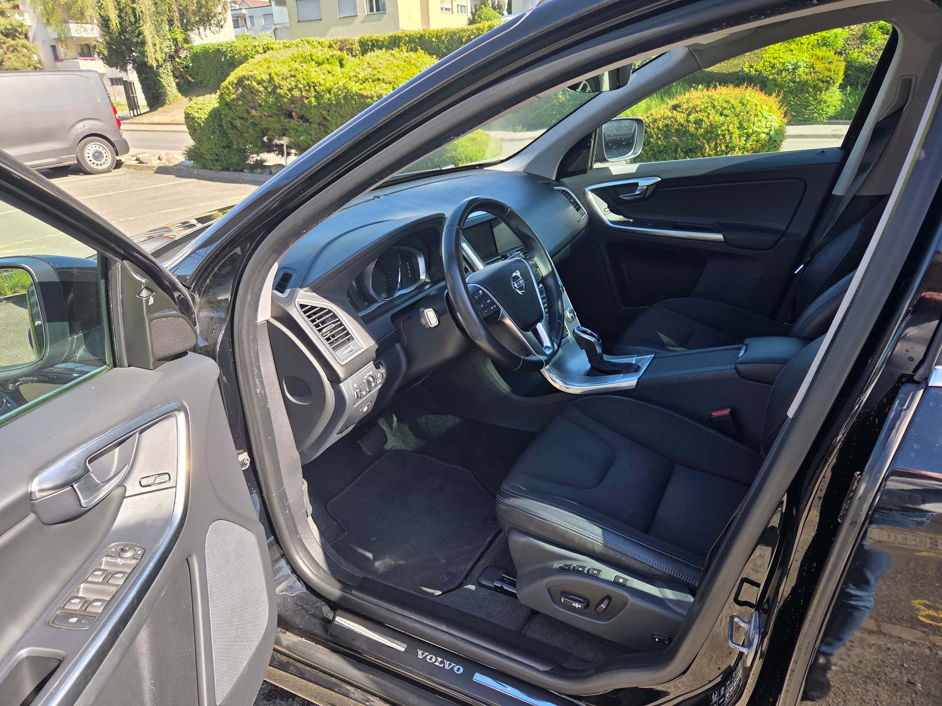 VOLVO XC60 D4 Executive Geartronic-image-8