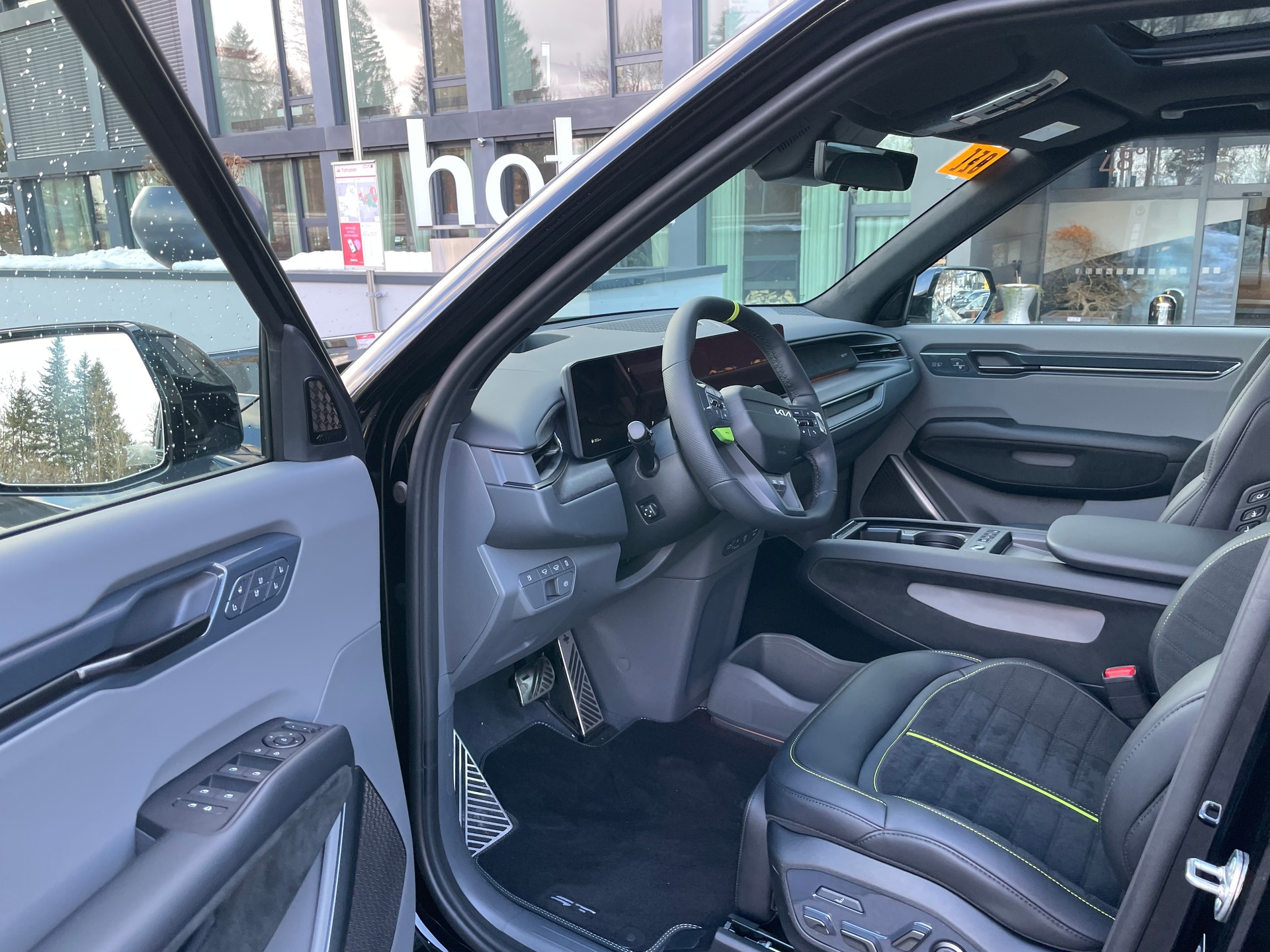 KIA EV9 99,8 kWh GT 4x4 mit Panoramadach, 7-Sitzer-image-11