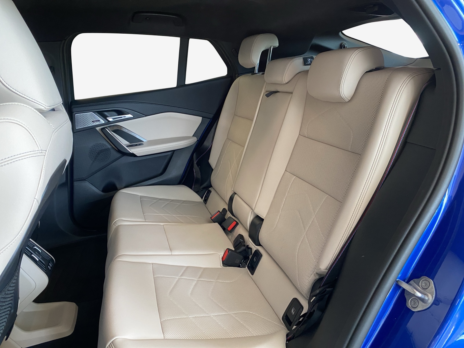 BMW iX2 xDrive 30 M Sport Pro-image-12