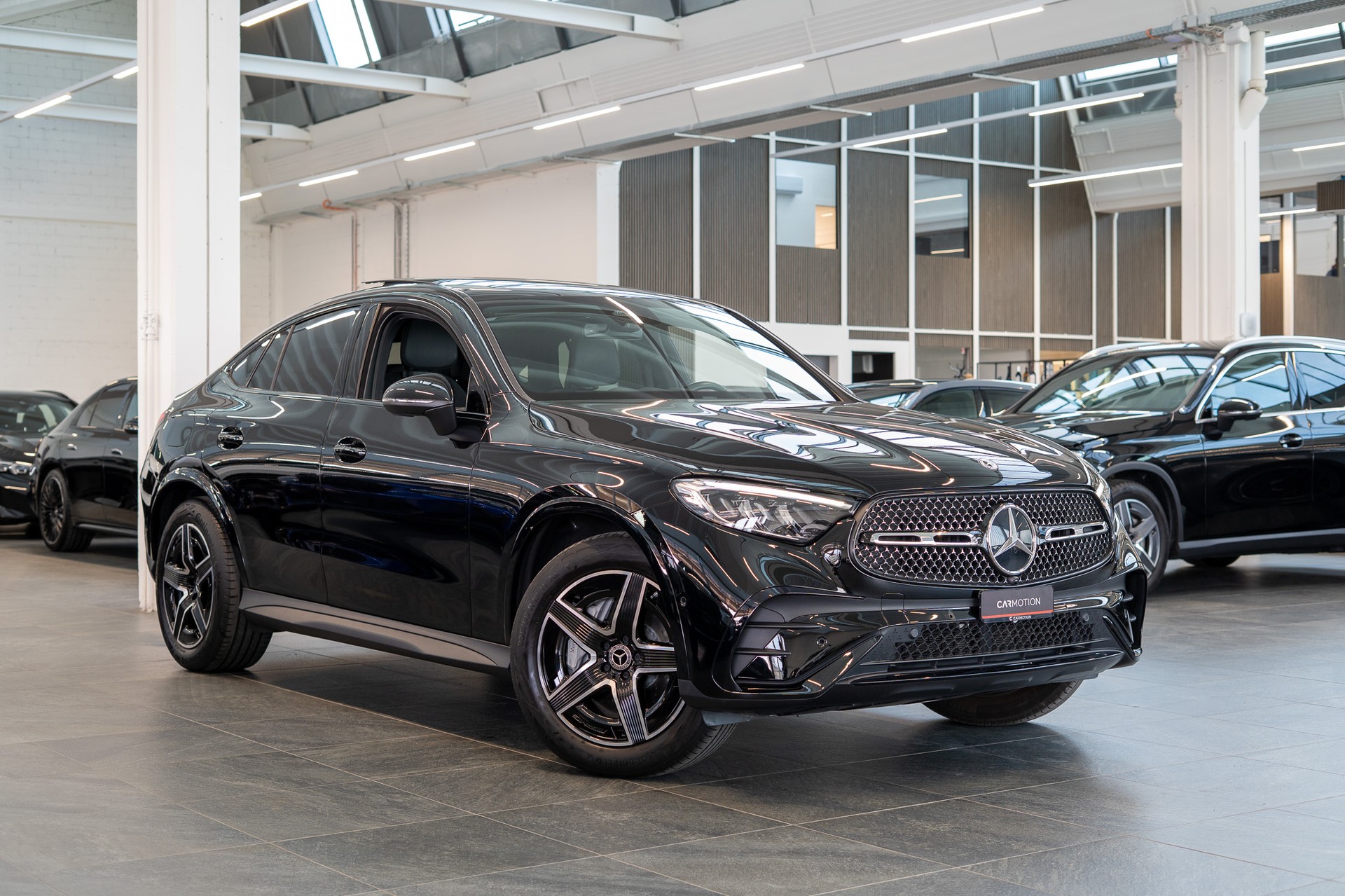 MERCEDES-BENZ GLC 200 AMG Line 4matic Coupé / Panorama-Schiebedach / Rückfahrkamera / AHK-showroom-element-2