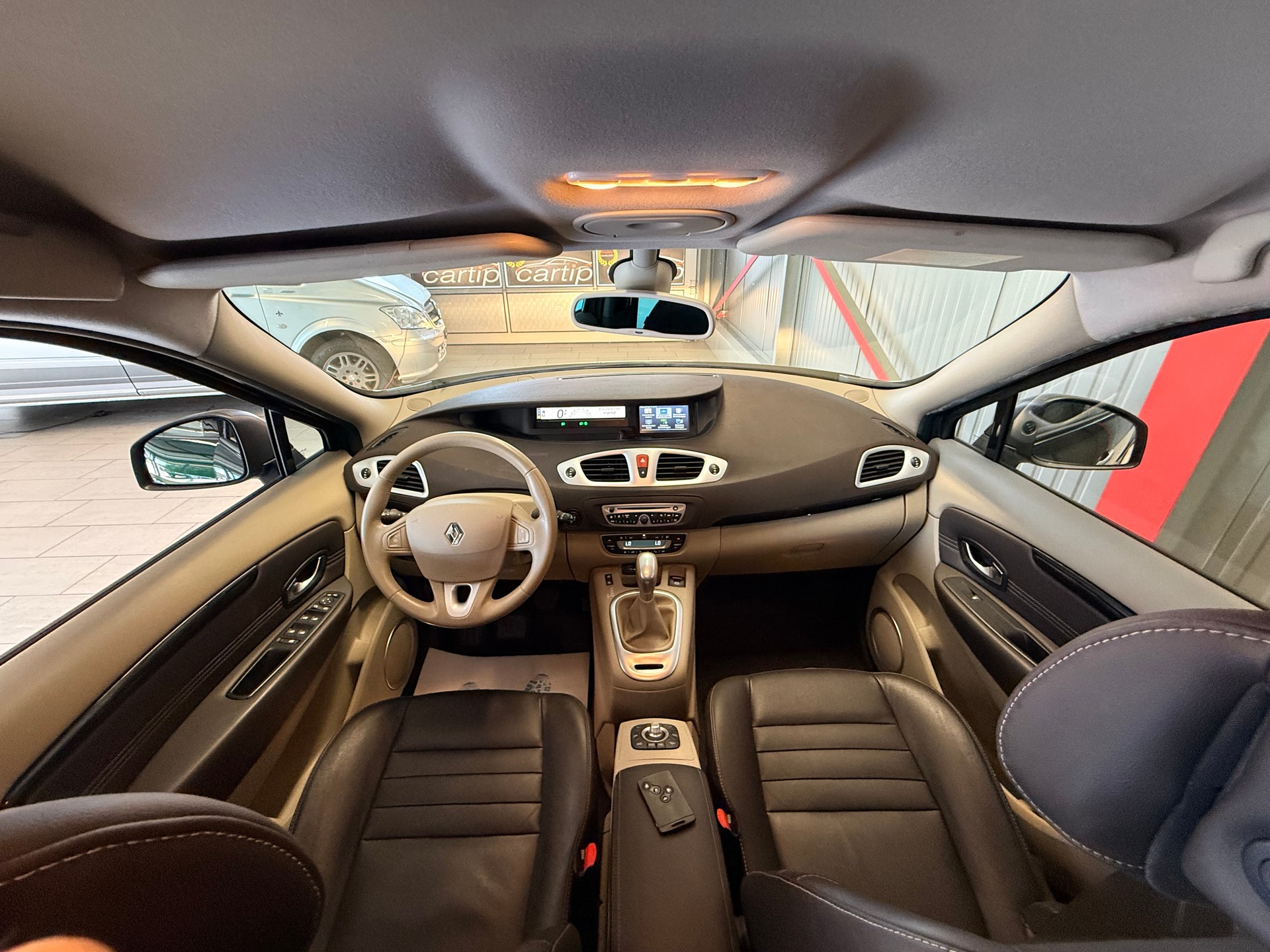 RENAULT Scénic 2.0 16V Privilège X-Tronic CVT-image-11