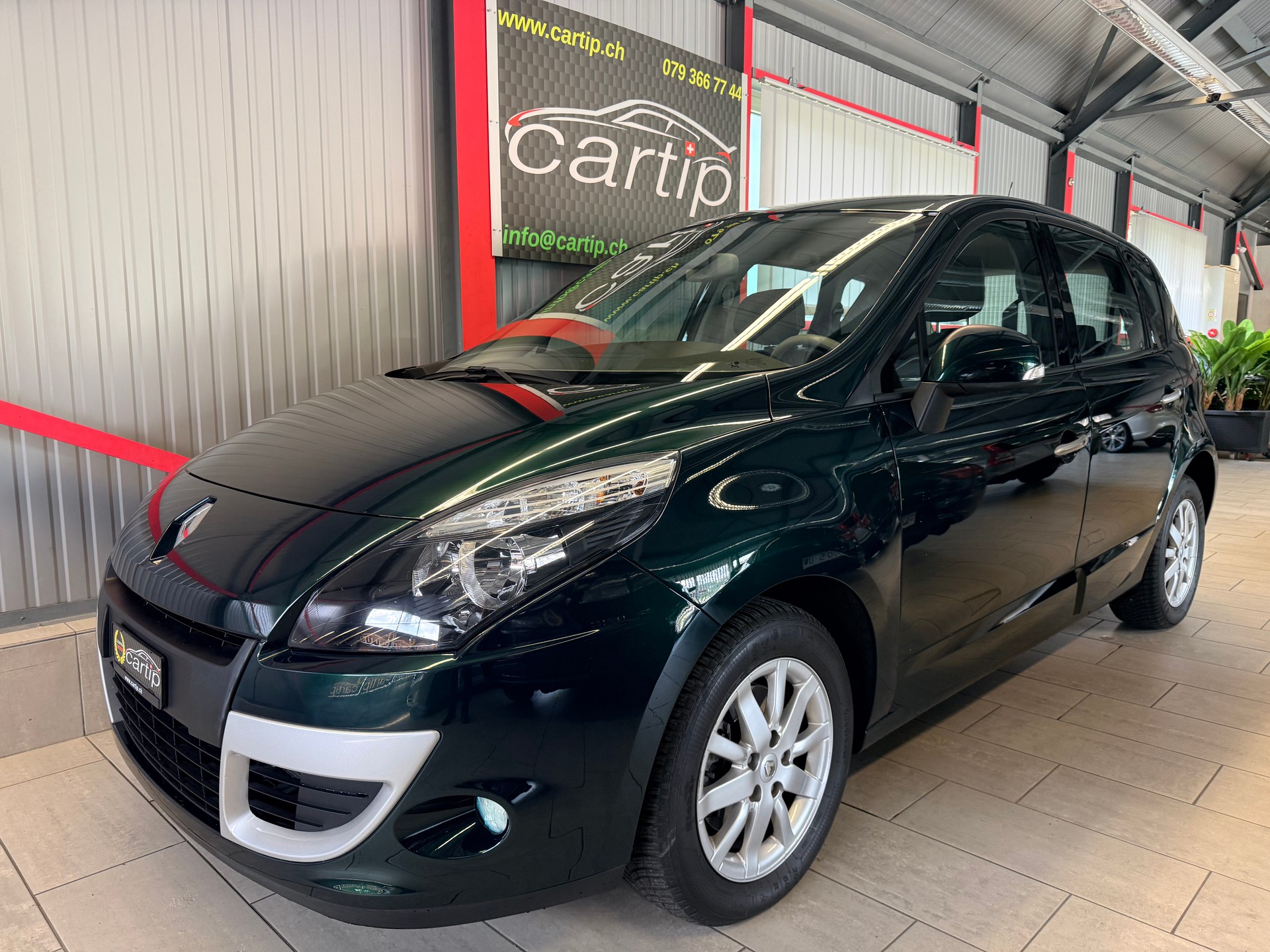 RENAULT Scénic 2.0 16V Privilège X-Tronic CVT-image-2