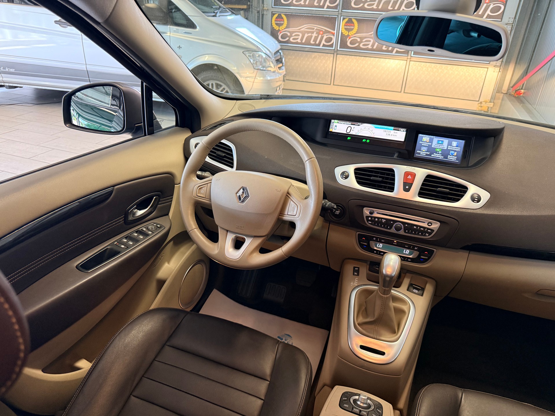 RENAULT Scénic 2.0 16V Privilège X-Tronic CVT-image-13
