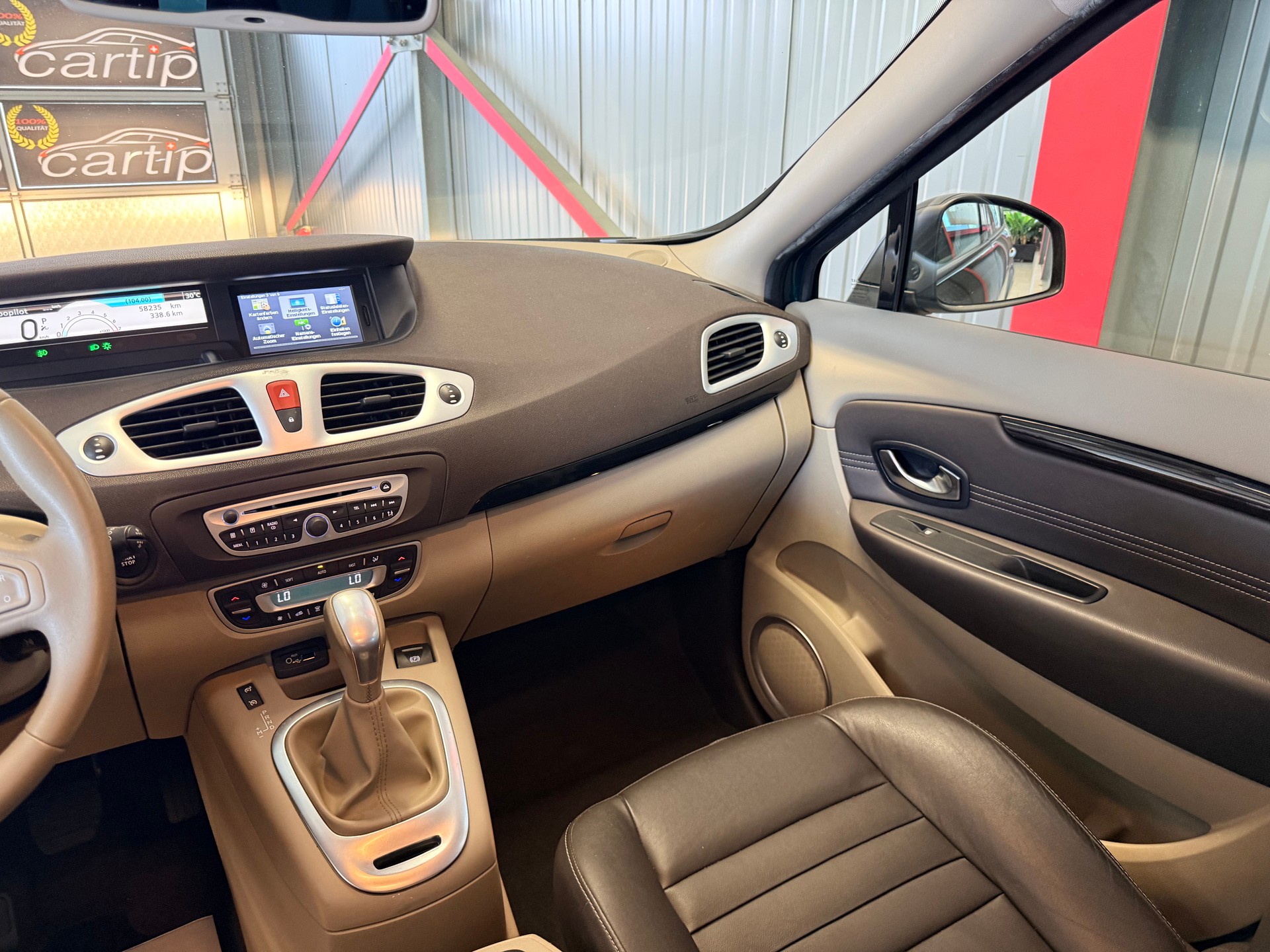 RENAULT Scénic 2.0 16V Privilège X-Tronic CVT-image-12