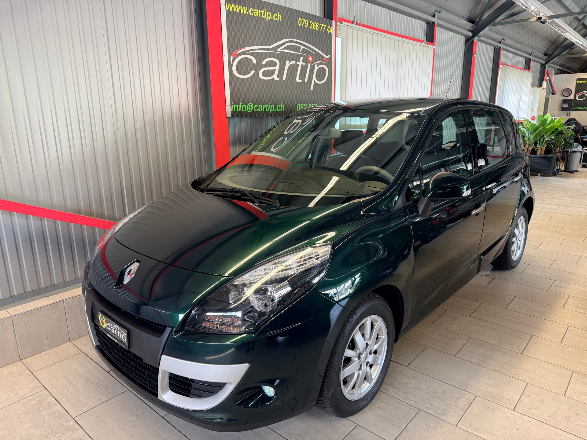 RENAULT Scénic 2.0 16V Privilège X-Tronic CVT-image-4