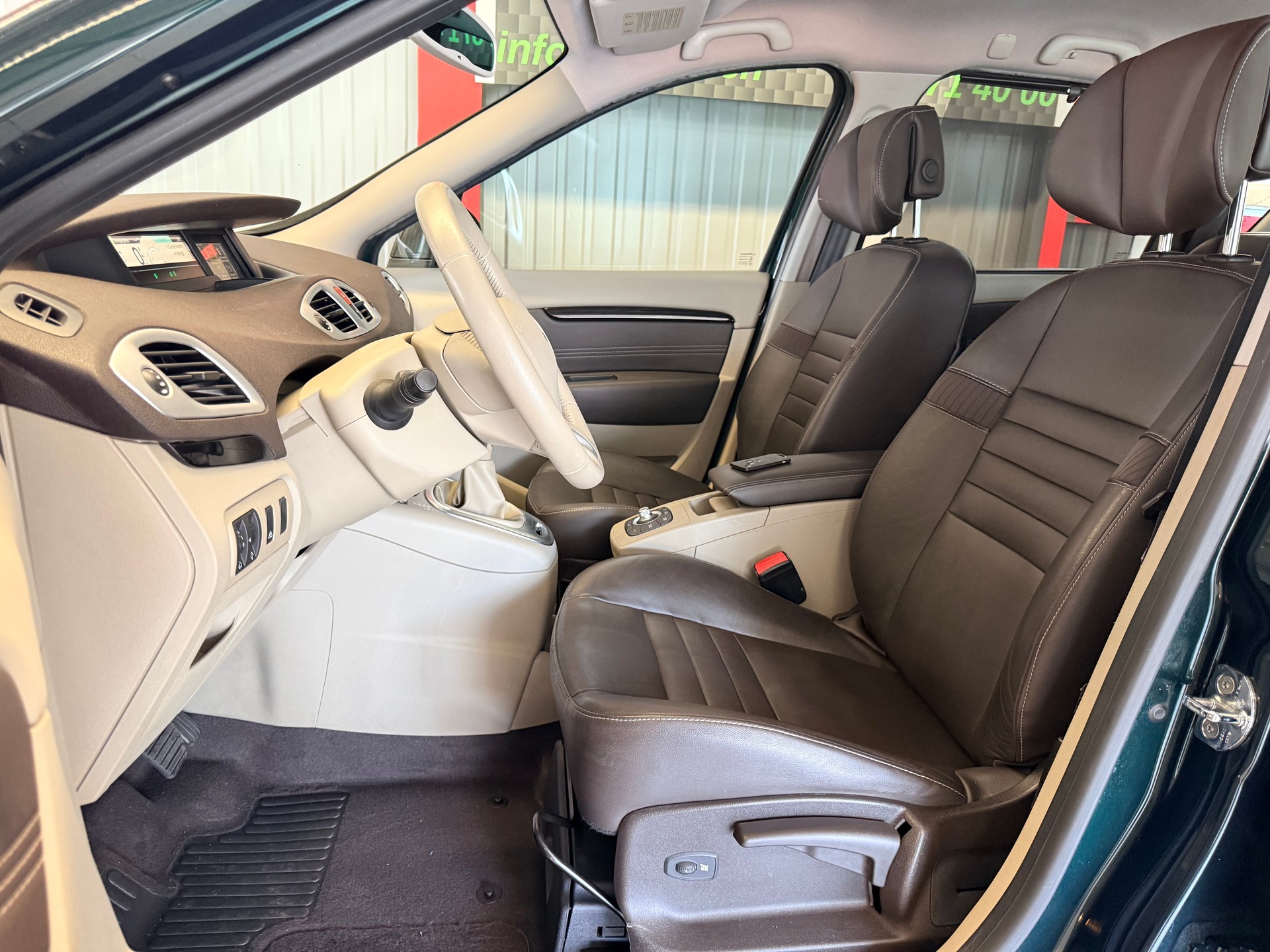 RENAULT Scénic 2.0 16V Privilège X-Tronic CVT-image-7