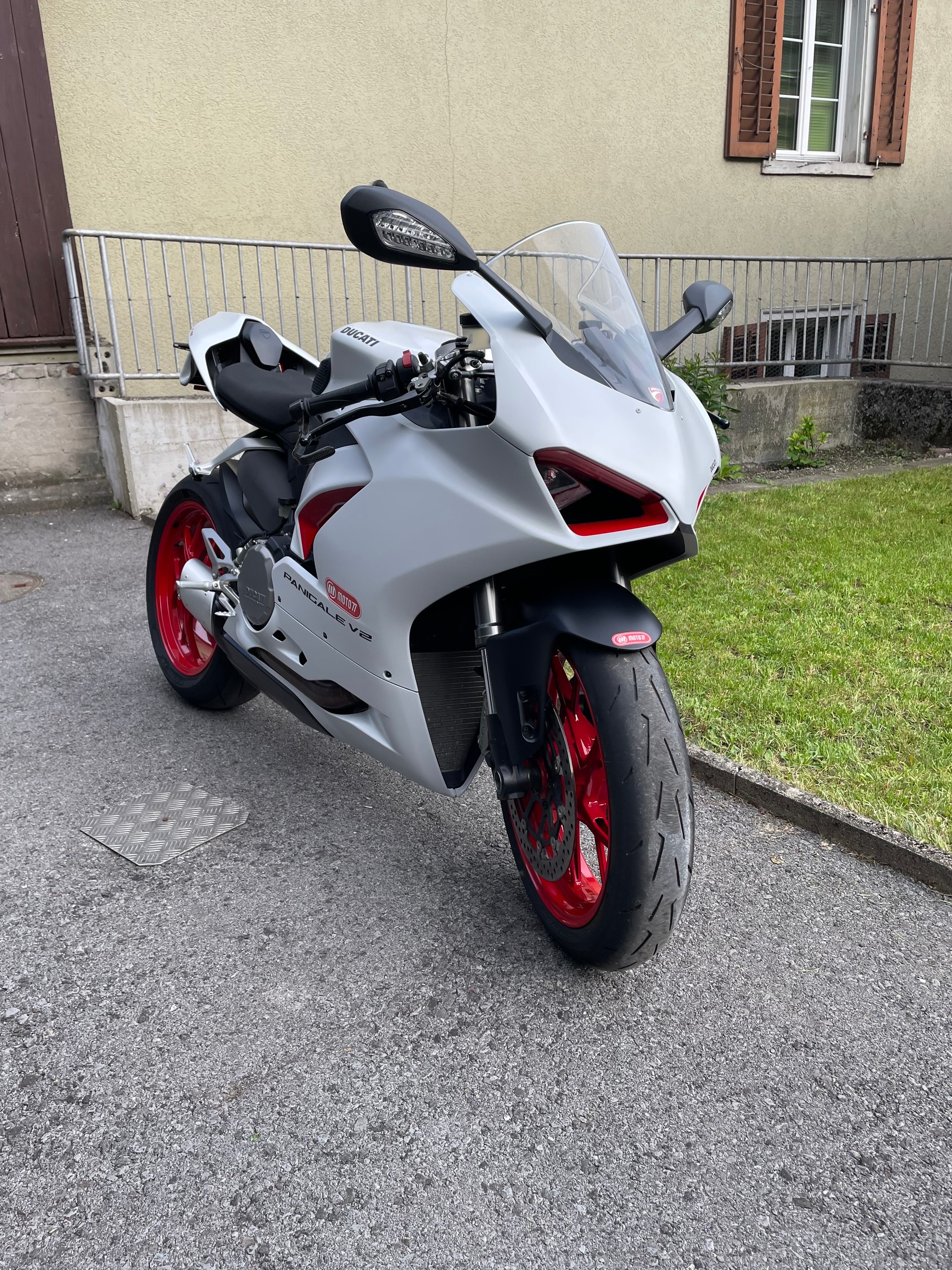 DUCATI Panigale V2-image-3