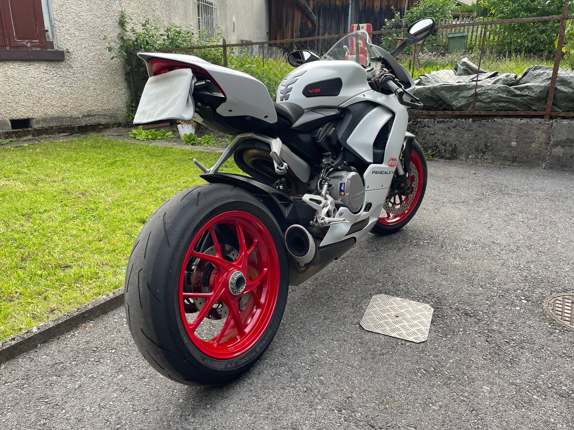 DUCATI Panigale V2-image-4