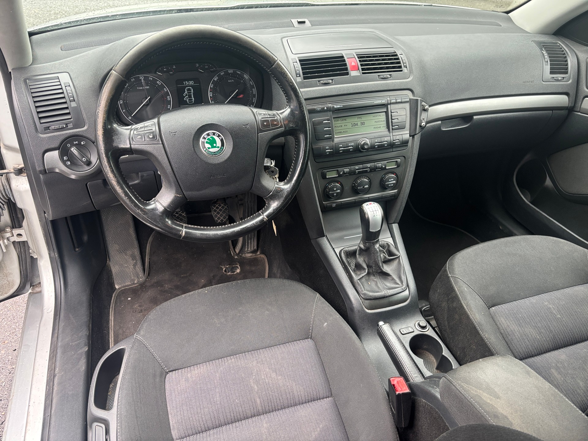 SKODA Octavia 2.0 TDI Adventure 4x4-image-9