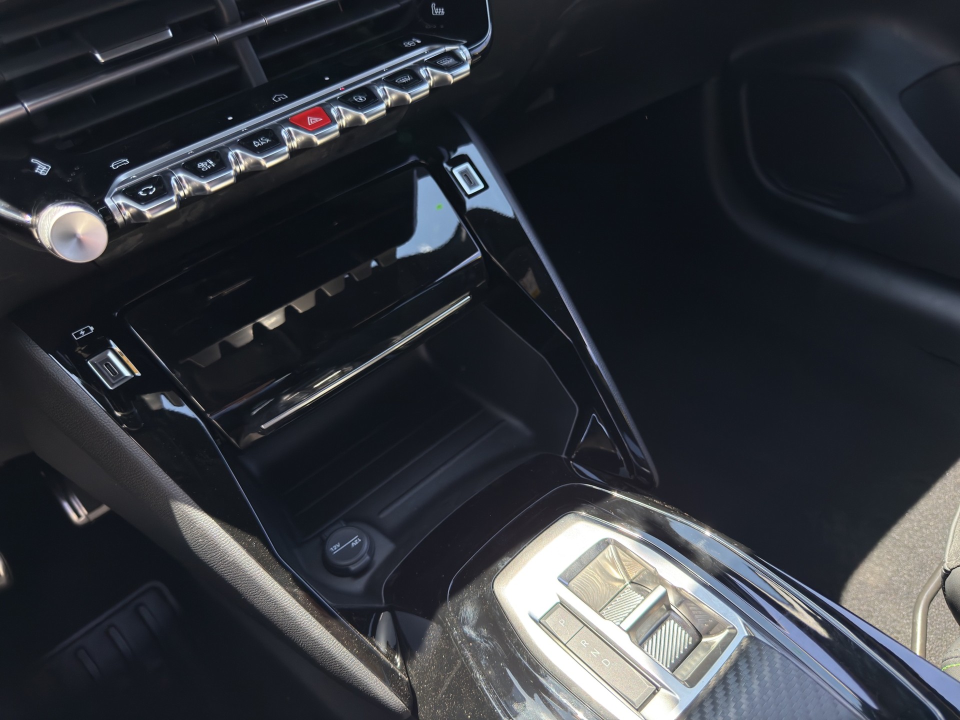 PEUGEOT 208 1.2 MHEV GT-image-10