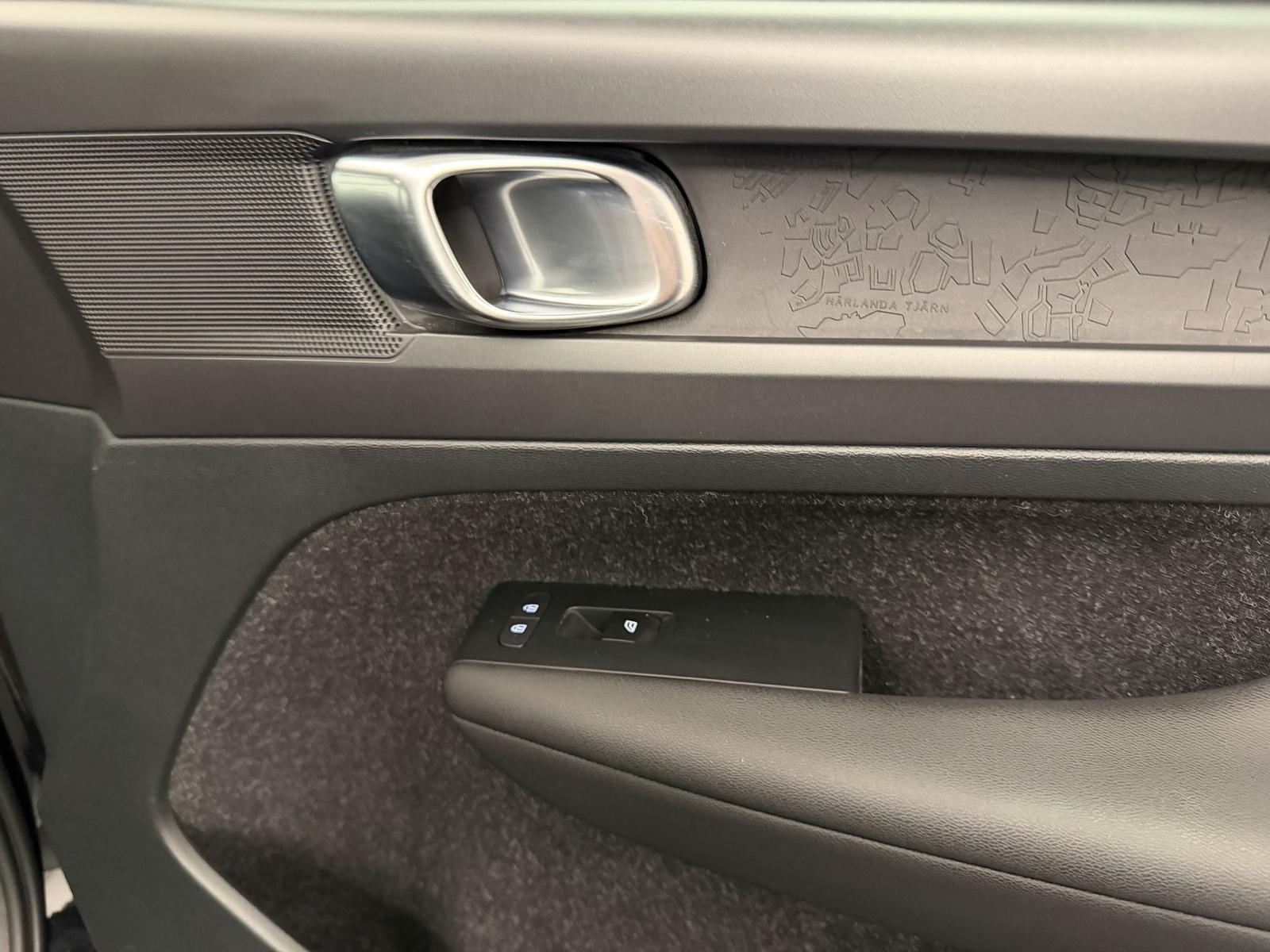 VOLVO XC40 T3 Momentum-image-20