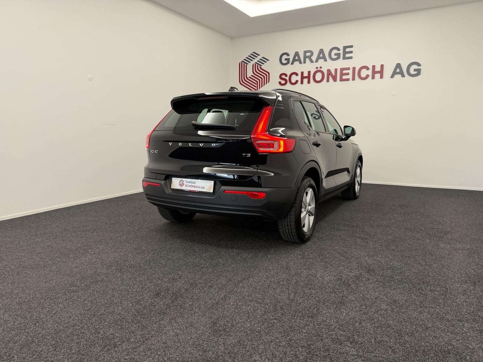 VOLVO XC40 T3 Momentum-image-4
