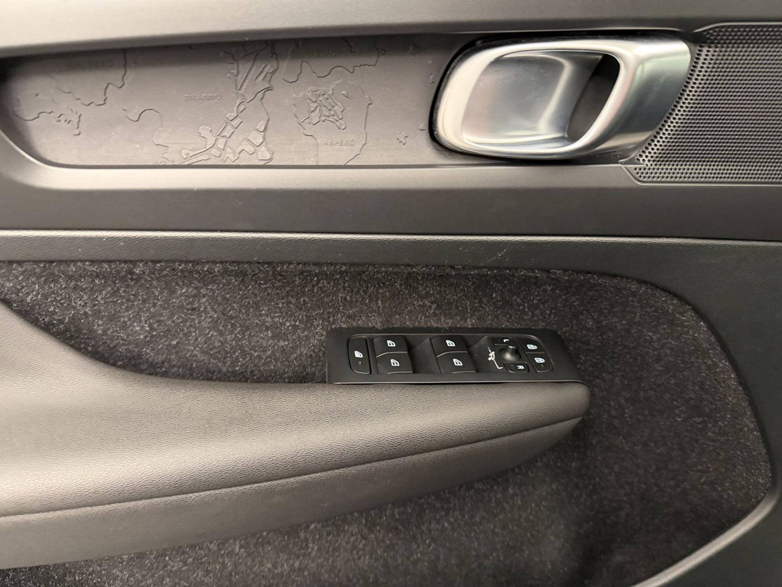 VOLVO XC40 T3 Momentum-image-13