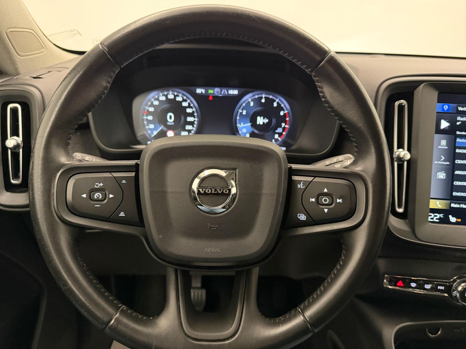 VOLVO XC40 T3 Momentum-image-18