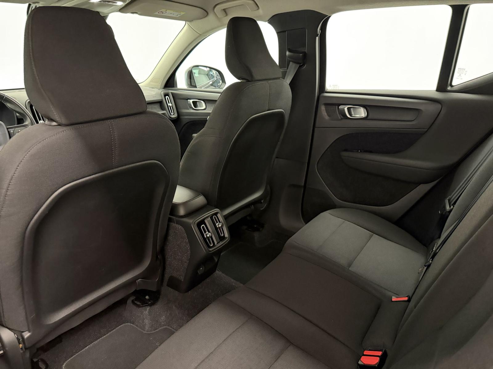 VOLVO XC40 T3 Momentum-image-12