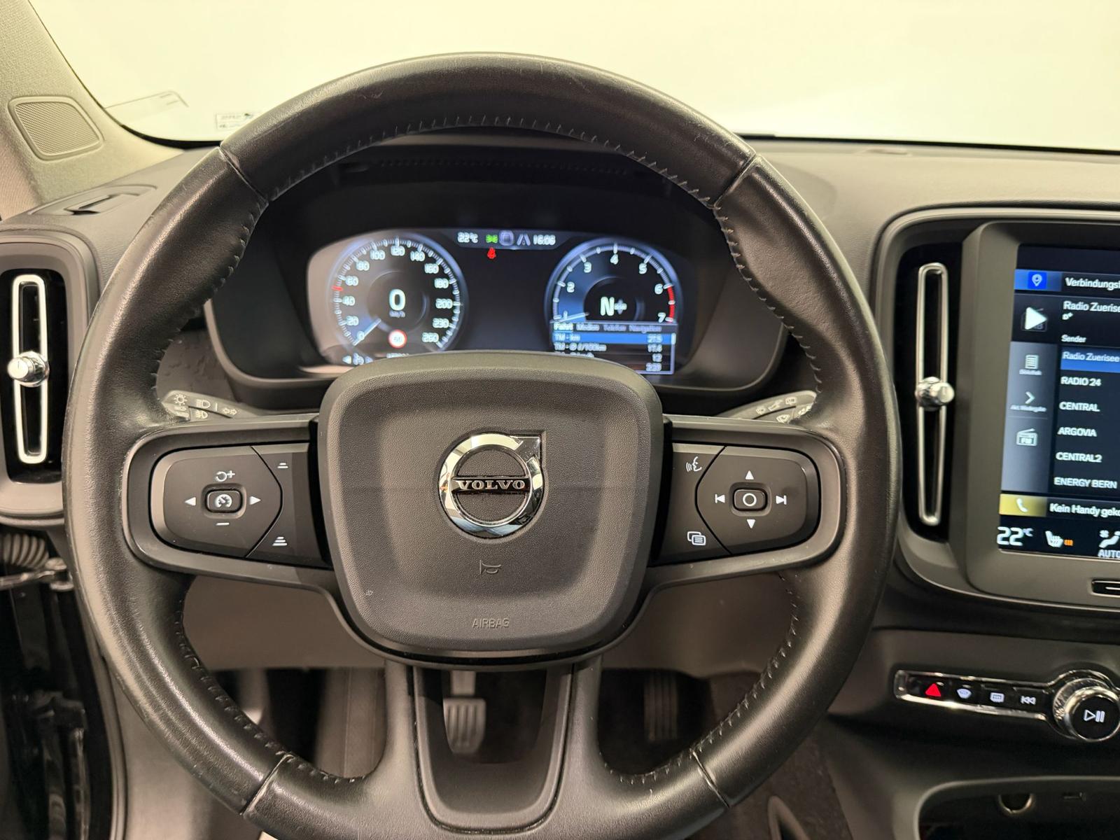 VOLVO XC40 T3 Momentum-image-17