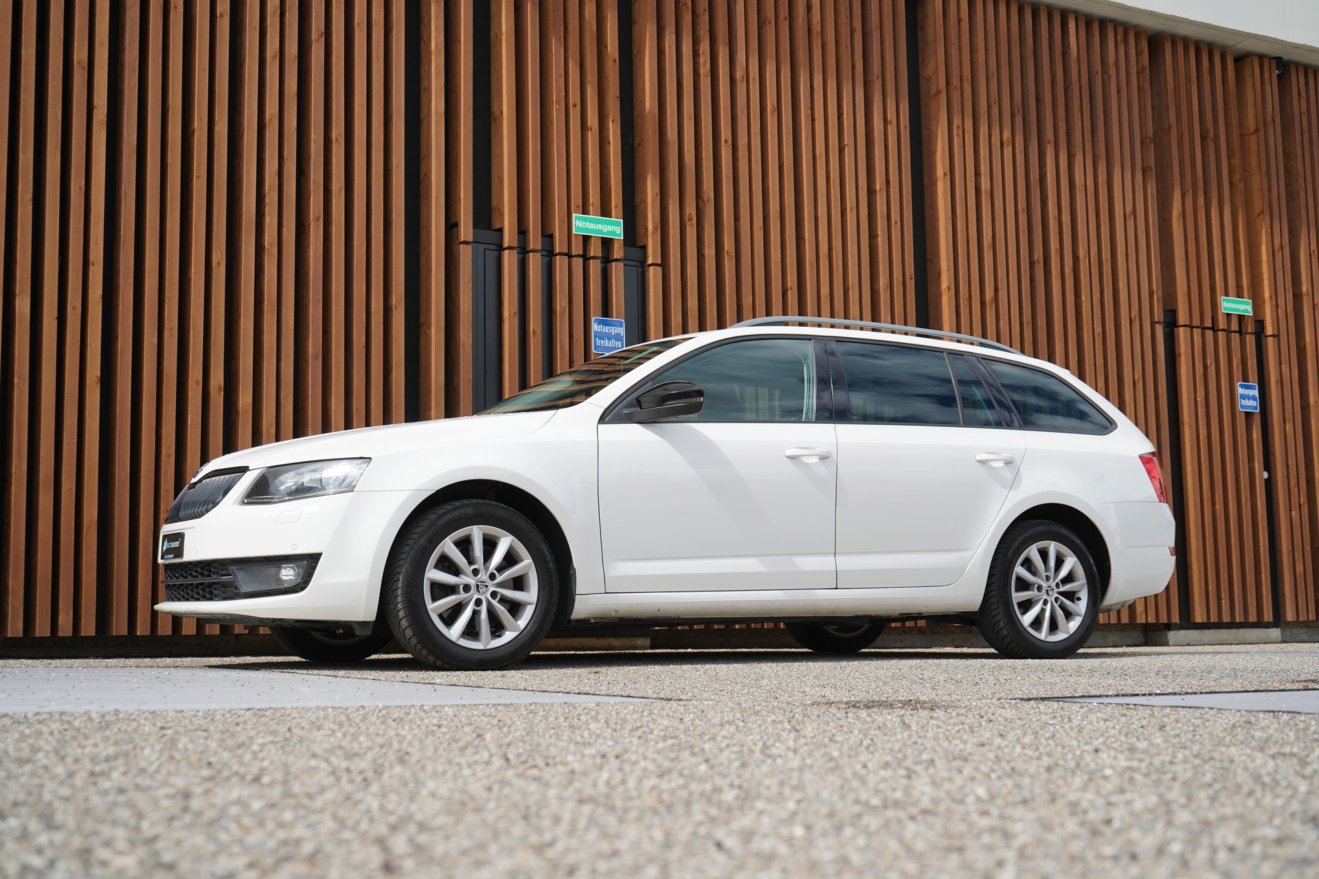 SKODA OCTAVIA COMBI 1.8 TSI ELEGANCE 4x4 DSG l 180 PS-image-8