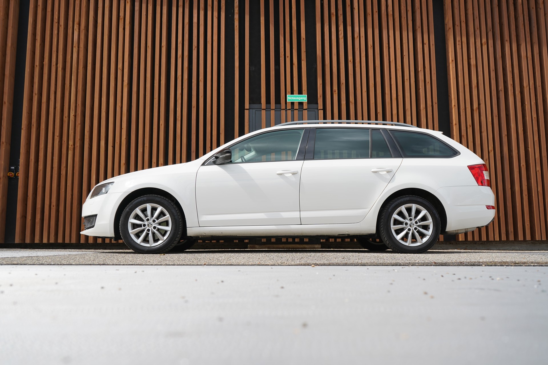 SKODA OCTAVIA COMBI 1.8 TSI ELEGANCE 4x4 DSG l 180 PS-showroom-element-1