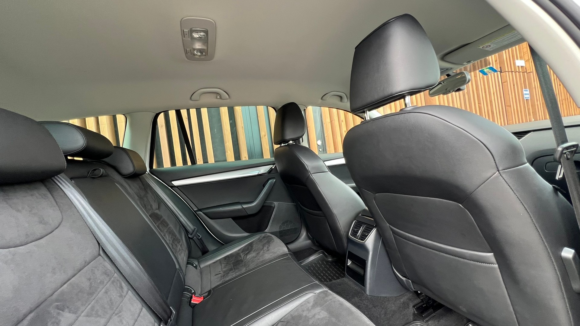 SKODA OCTAVIA COMBI 1.8 TSI ELEGANCE 4x4 DSG l 180 PS-image-26