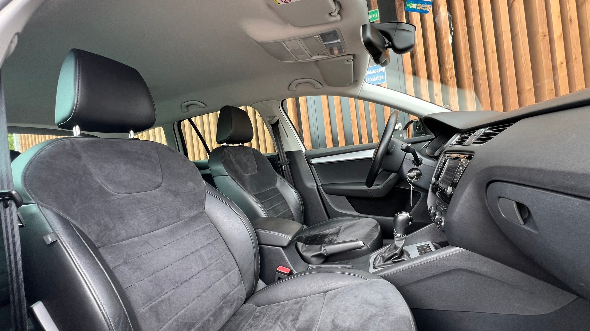 SKODA OCTAVIA COMBI 1.8 TSI ELEGANCE 4x4 DSG l 180 PS-image-22