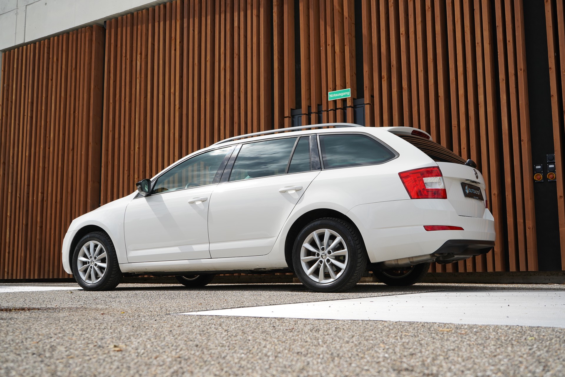 SKODA OCTAVIA COMBI 1.8 TSI ELEGANCE 4x4 DSG l 180 PS-image-11