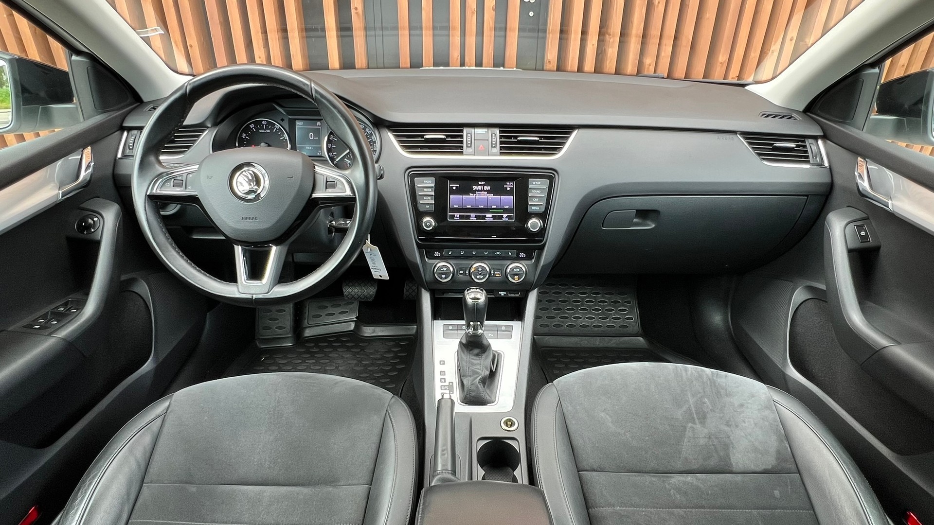SKODA OCTAVIA COMBI 1.8 TSI ELEGANCE 4x4 DSG l 180 PS-image-19