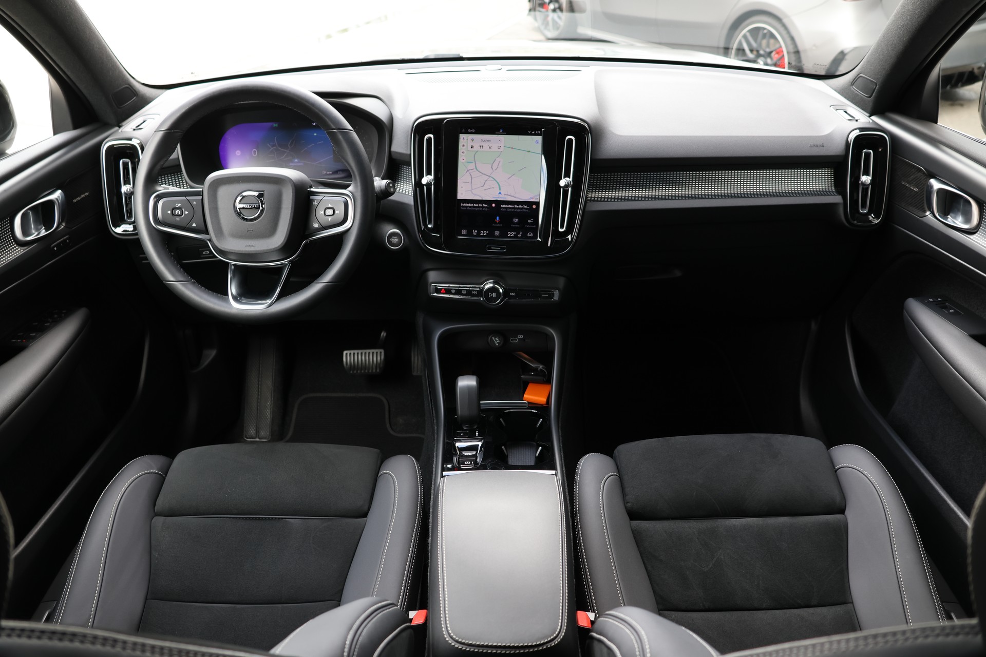 VOLVO XC40 B3 Benzin Mild Hybrid Plus Dark DCT-image-16