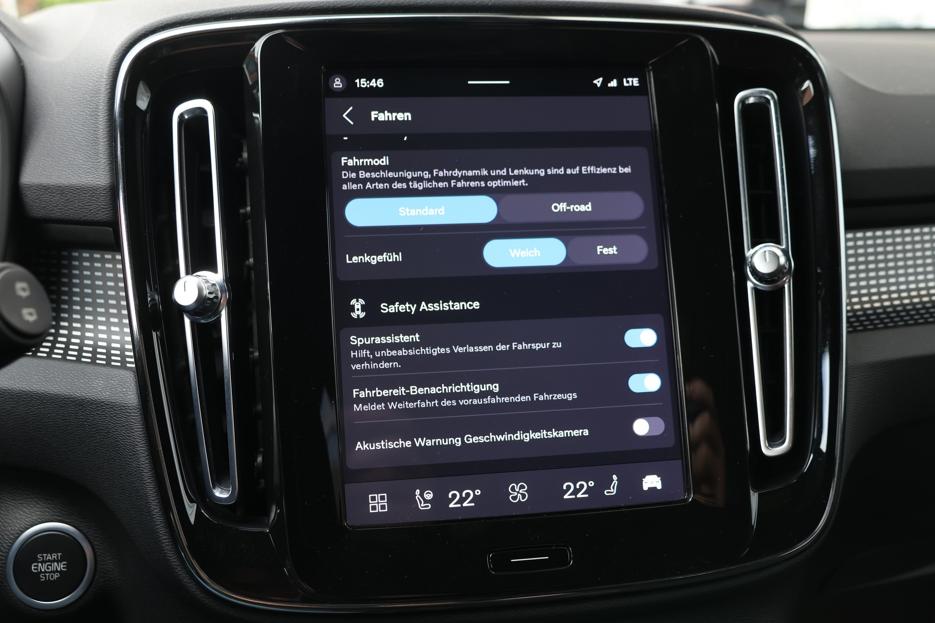VOLVO XC40 B3 Benzin Mild Hybrid Plus Dark DCT-image-22