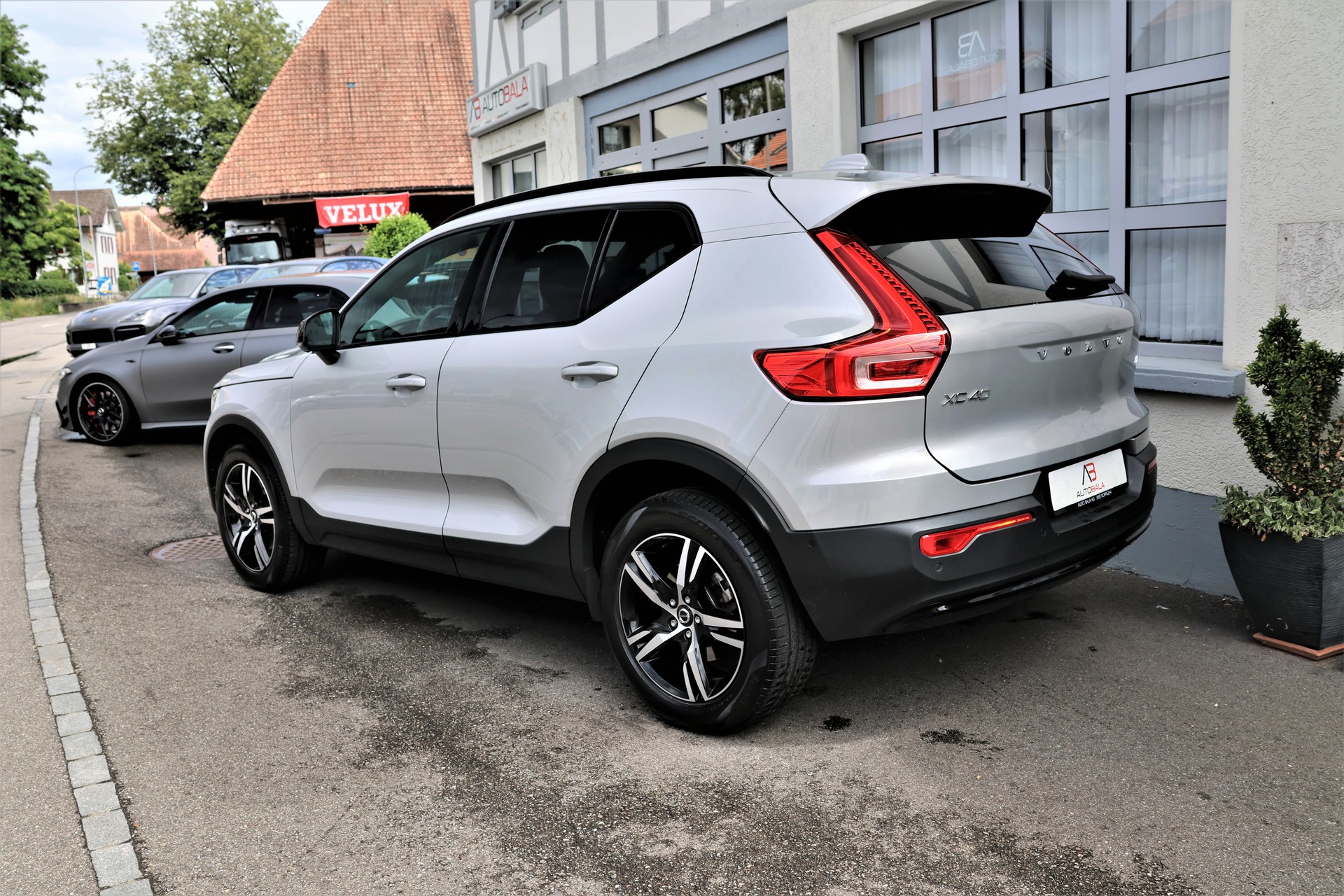 VOLVO XC40 B3 Benzin Mild Hybrid Plus Dark DCT-image-7