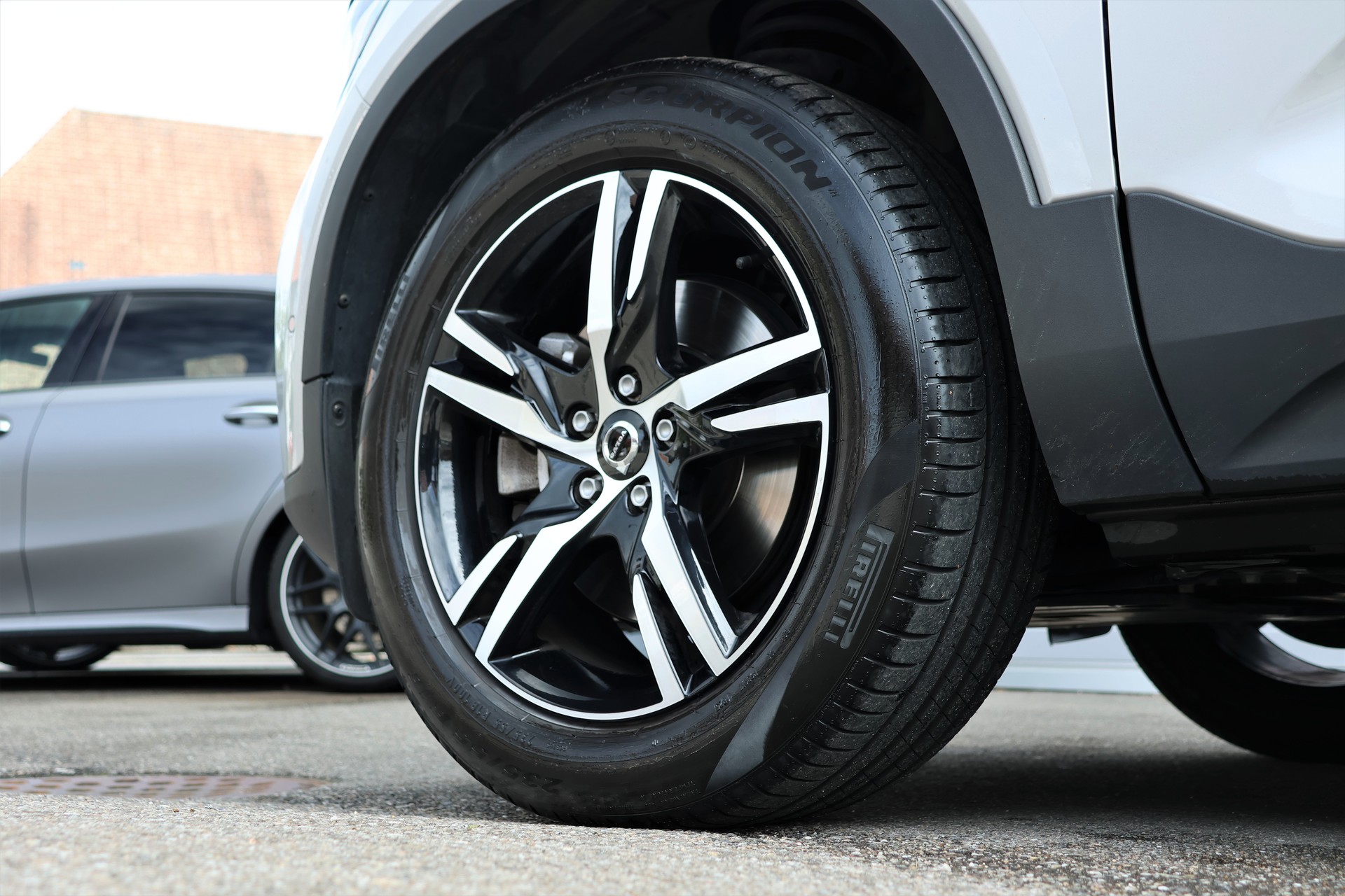 VOLVO XC40 B3 Benzin Mild Hybrid Plus Dark DCT-image-6