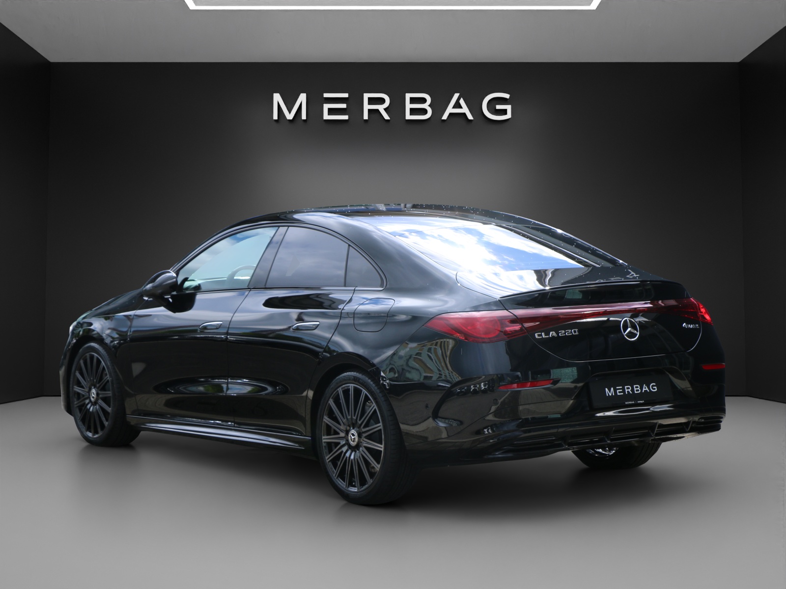 MERCEDES-BENZ CLA 220 8G-DCT 4Matic-image-2