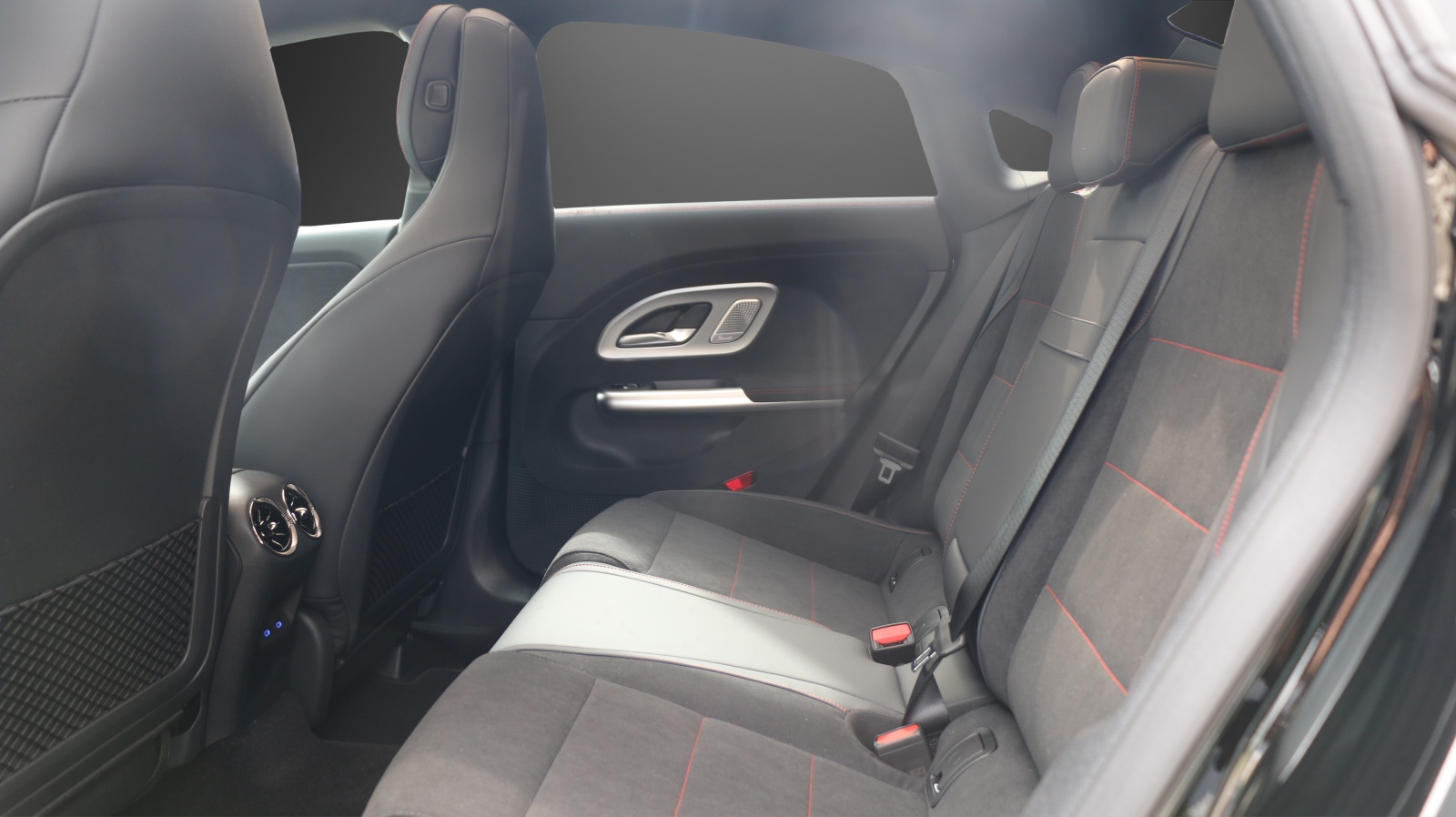 MERCEDES-BENZ CLA 220 8G-DCT 4Matic-image-10