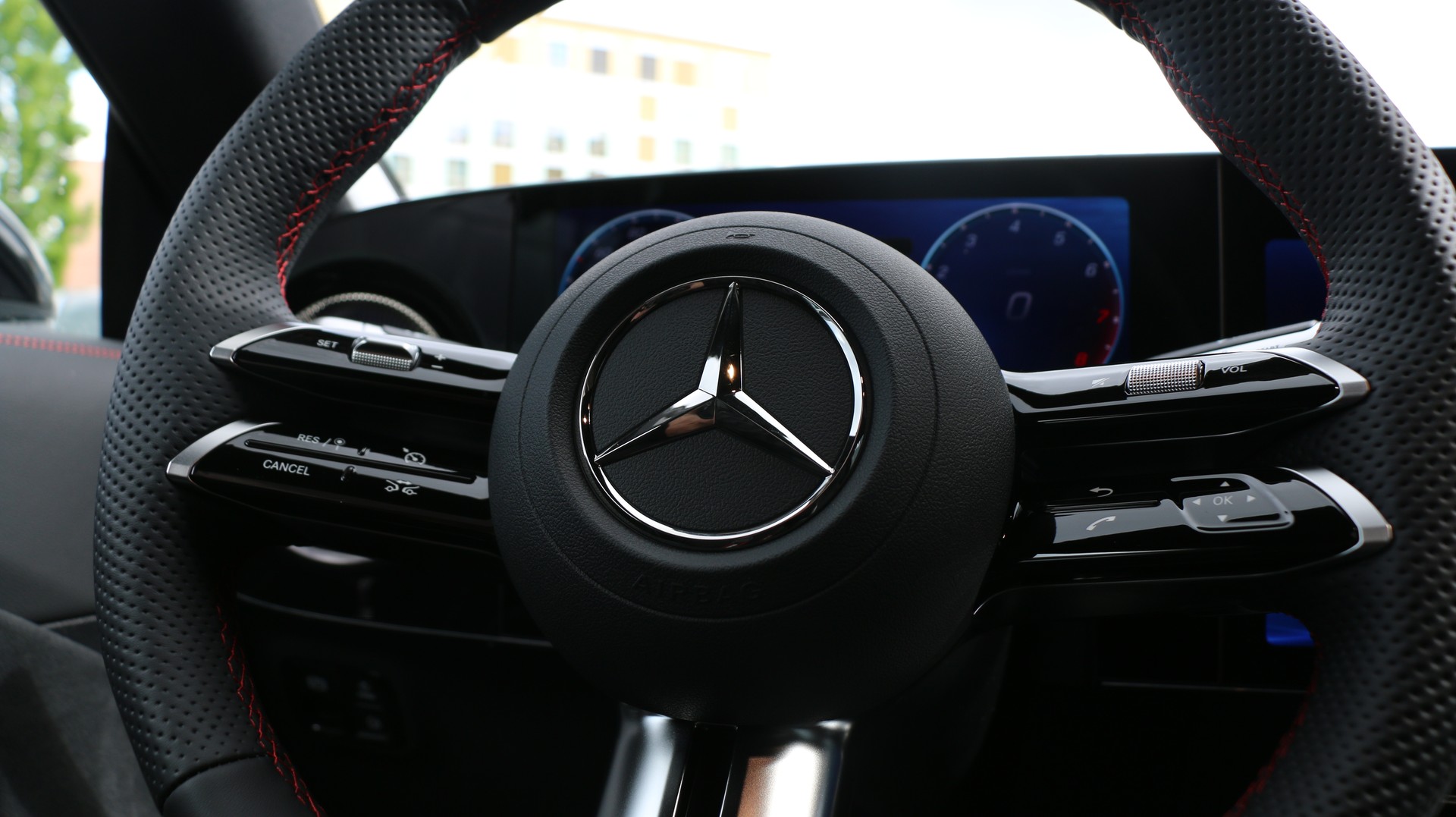 MERCEDES-BENZ CLA 220 8G-DCT 4Matic-image-13